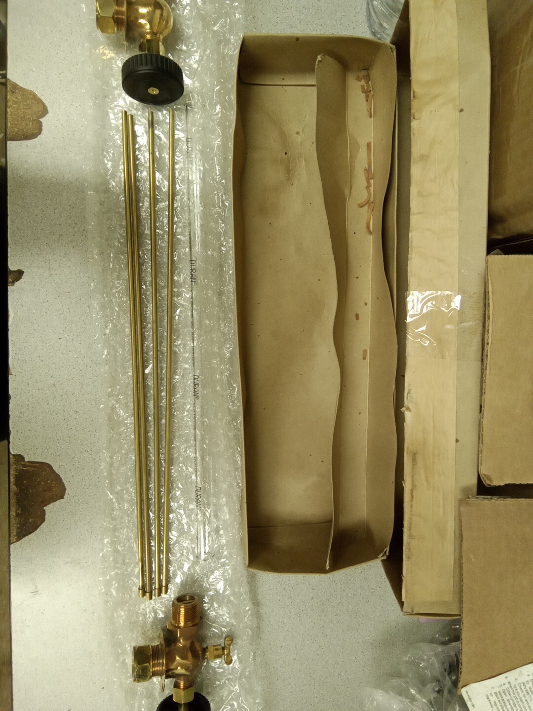 Duran High Pressure Gage Glass 1215110794 With 4 Rods And 2 Valves