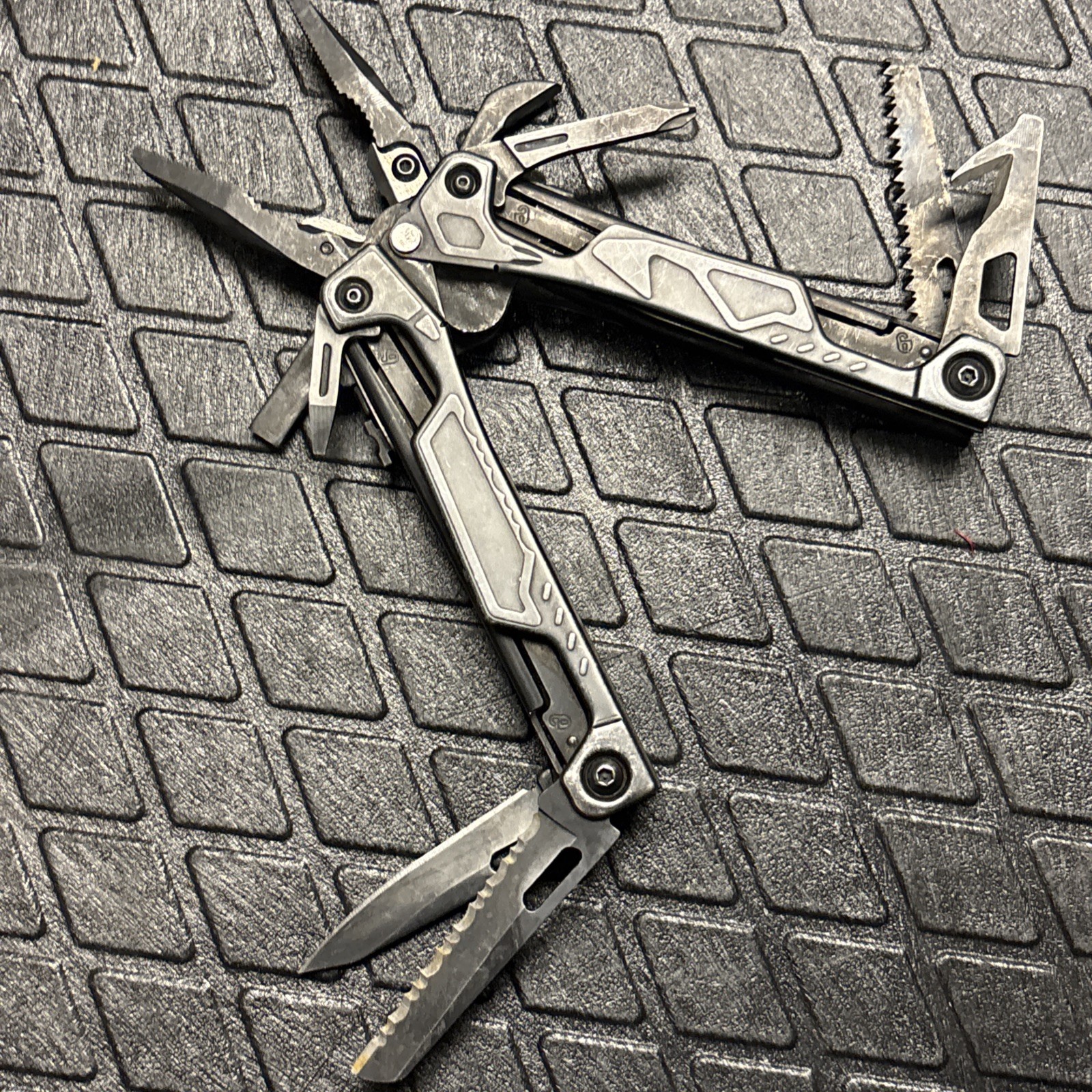 Leatherman OHT One Hand Tool Multitool - Black Oxide, Nice!