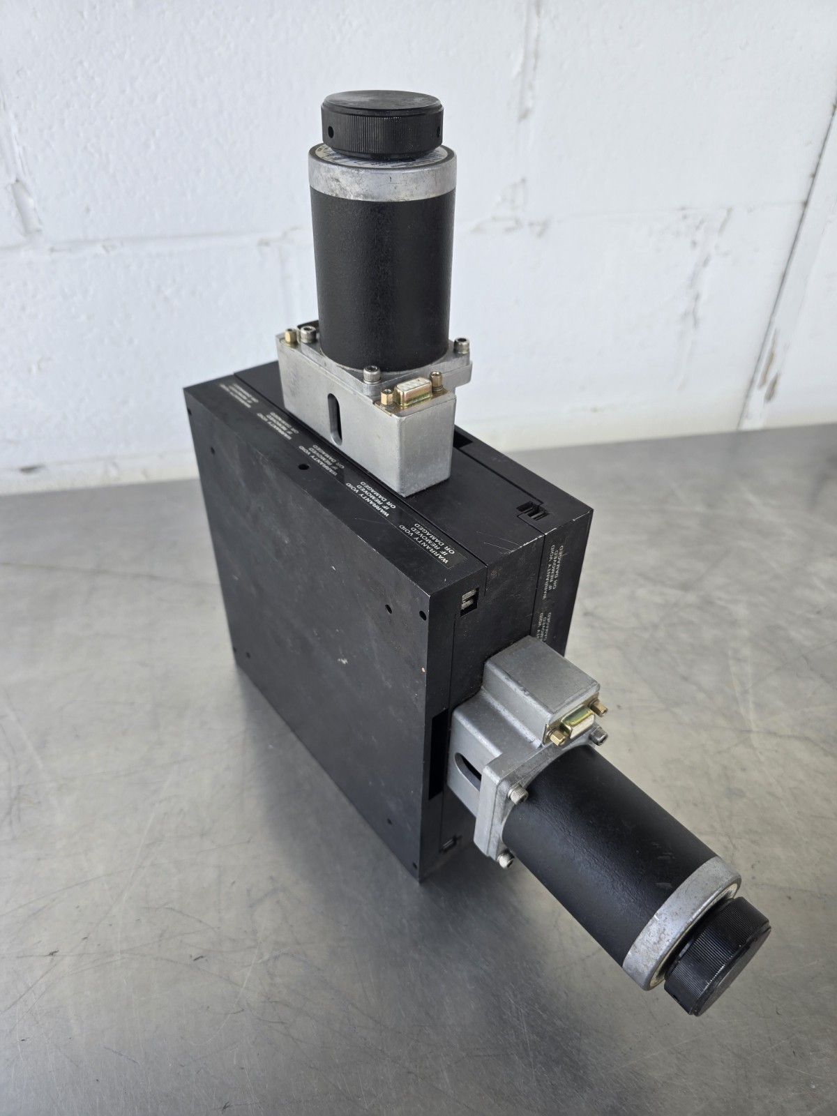 NEW ENGLAND TECHNOLOGIES I2 LINEAR STAGE POSITIONER AS-IS
