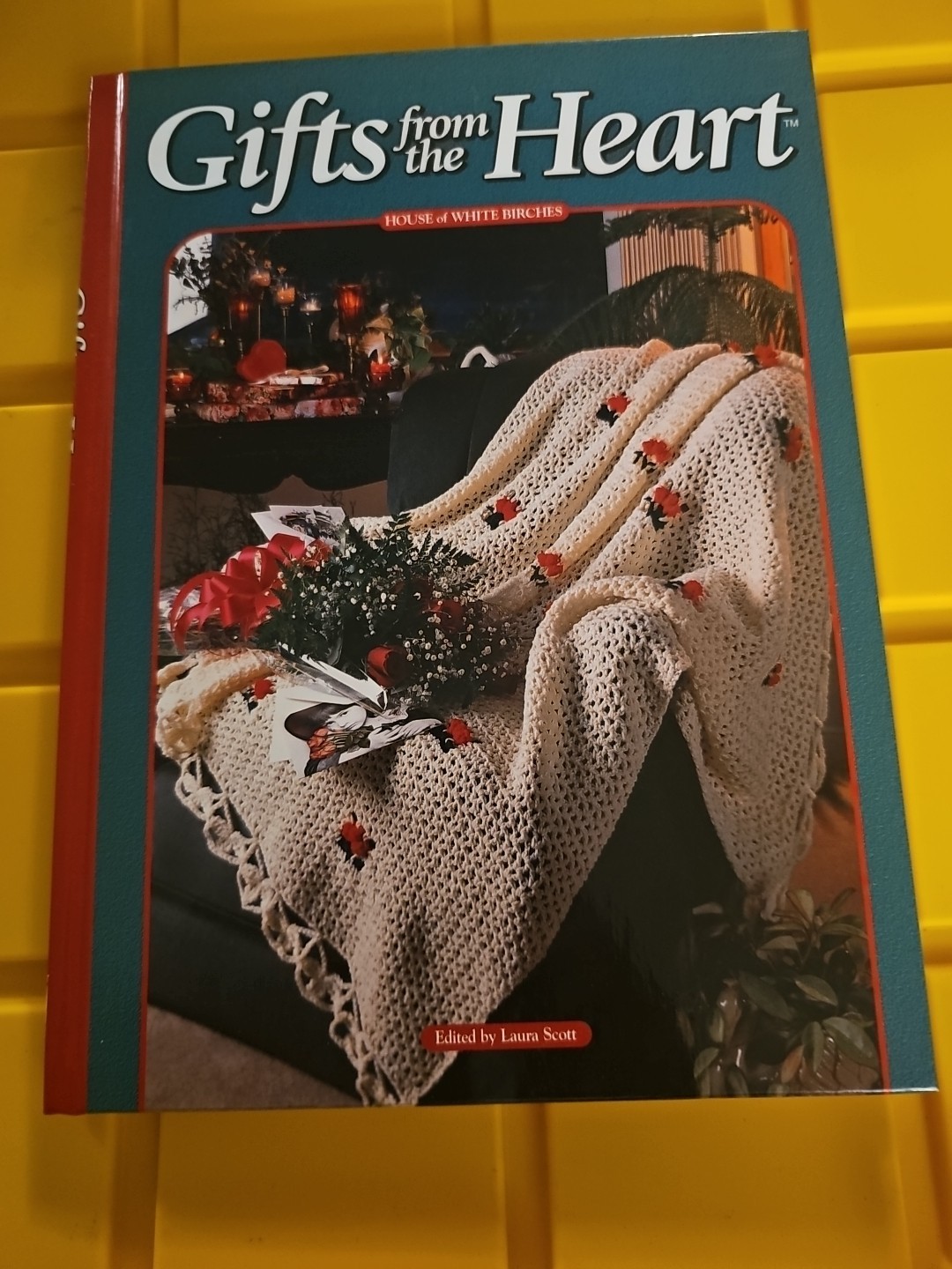 House of White Birches: GIFTS FROM THE HEART Crochet Book - Hardcover 50+ Design