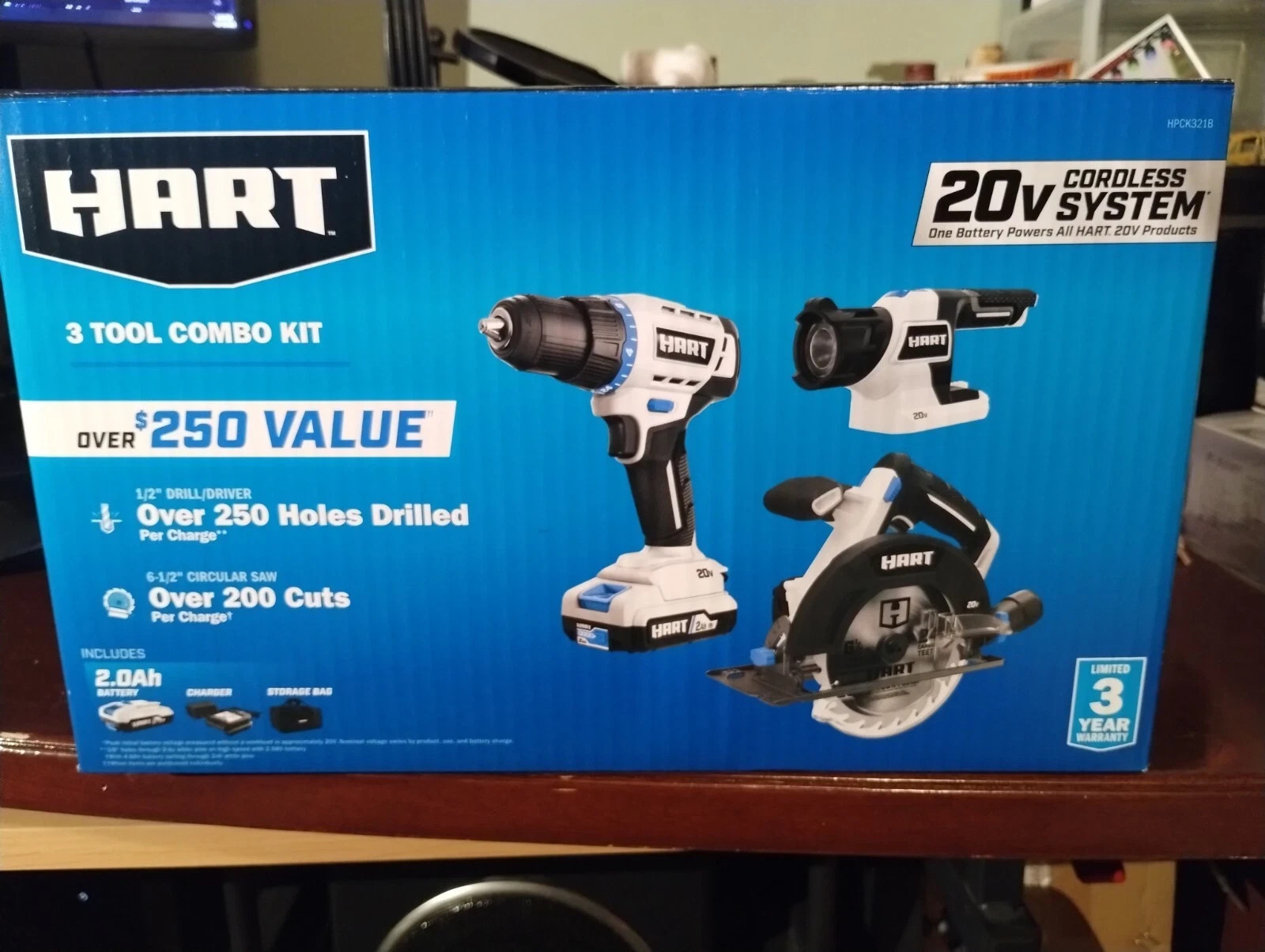 BRAND NEW Hart Combo Kit, 20V 3-Tool, Drill, 6-1/2" Circular Saw, and LED Light