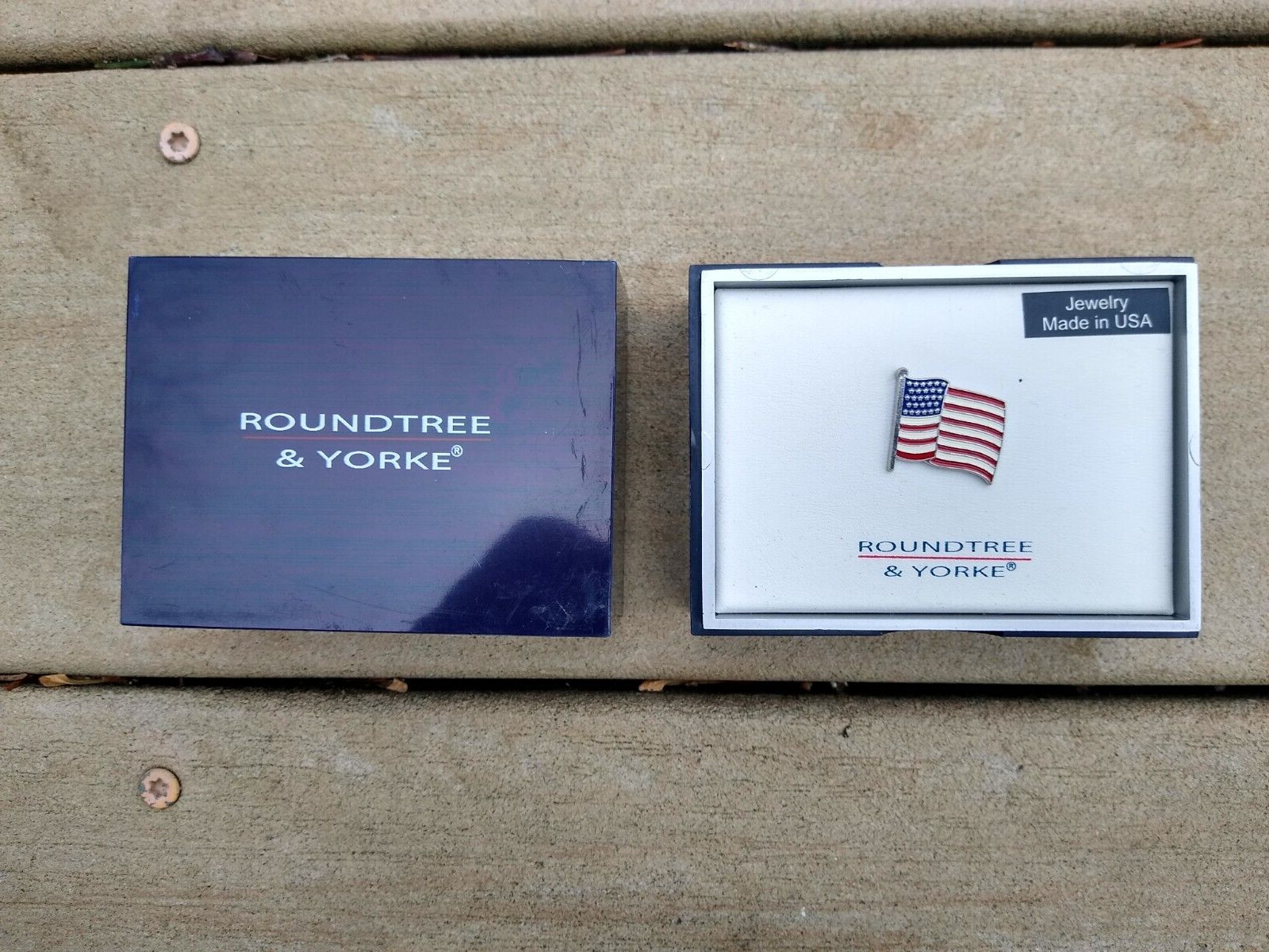 NIB High Quality American Waving Flag Lapel Pins Patriotic US Roundtree & Yorke