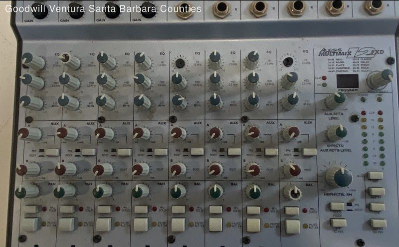 Alesis Multimix 12FXD 12-Channel Audio Mixer Read