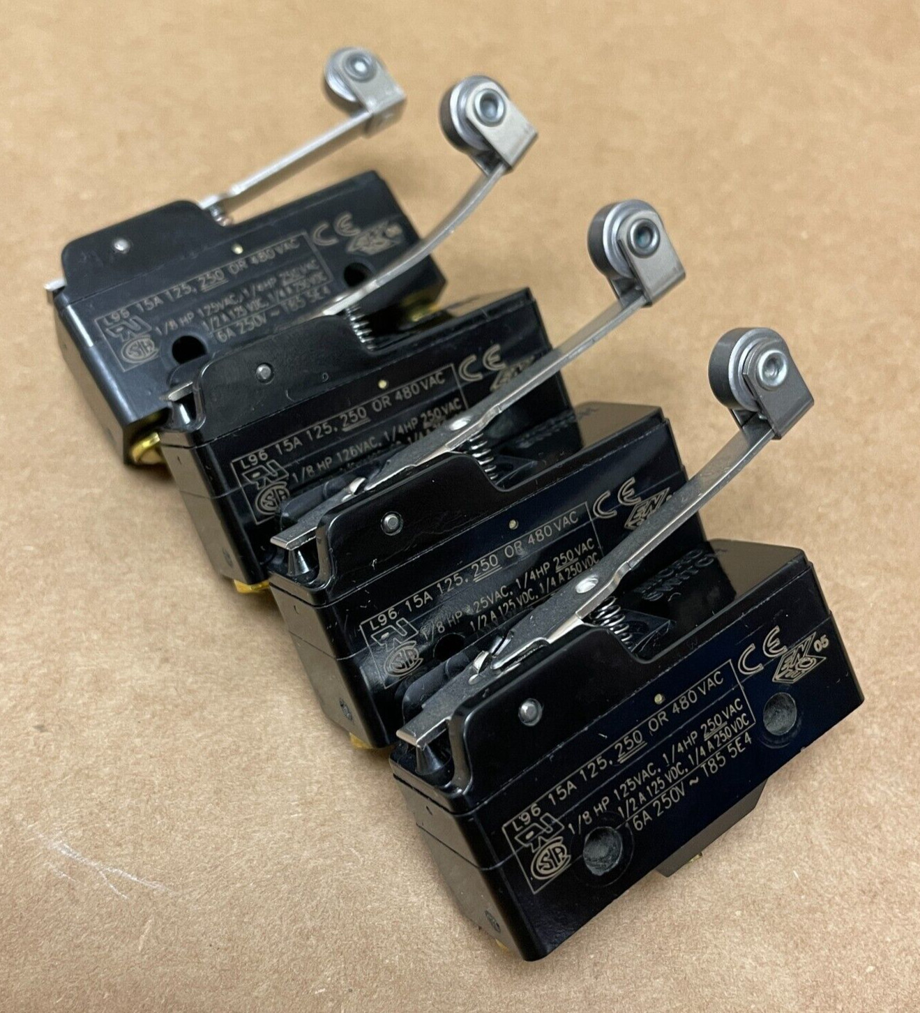 MICRO SWITCH MODEL BZ-2RW82-A2 1/8 HP 125VAC, 1/4HP 250VAC | LOT OF 4