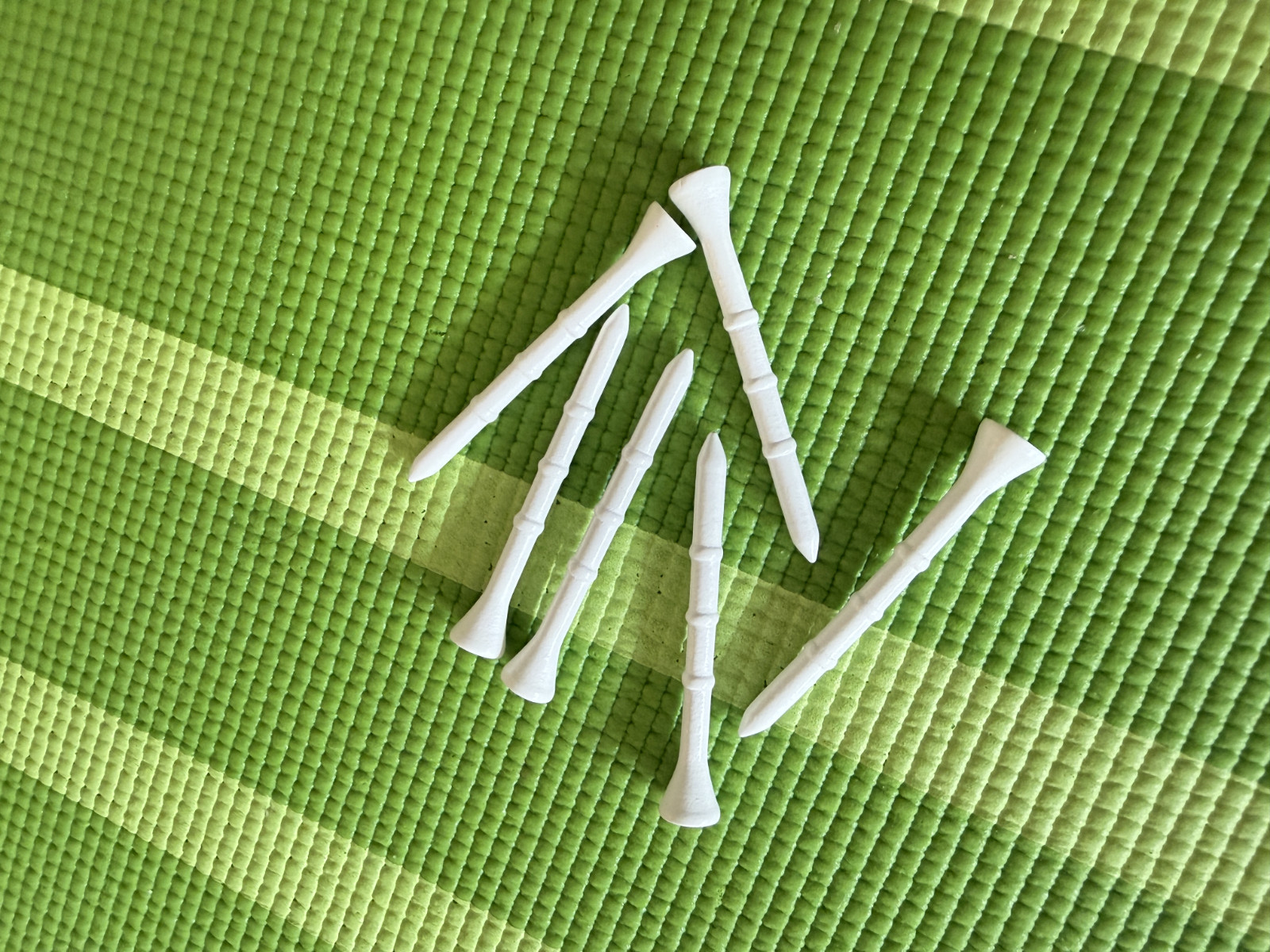 iGolfTee 2-Pack 3 Inch White Wooden Step Down Castle Golf Tees 100 Tees Total
