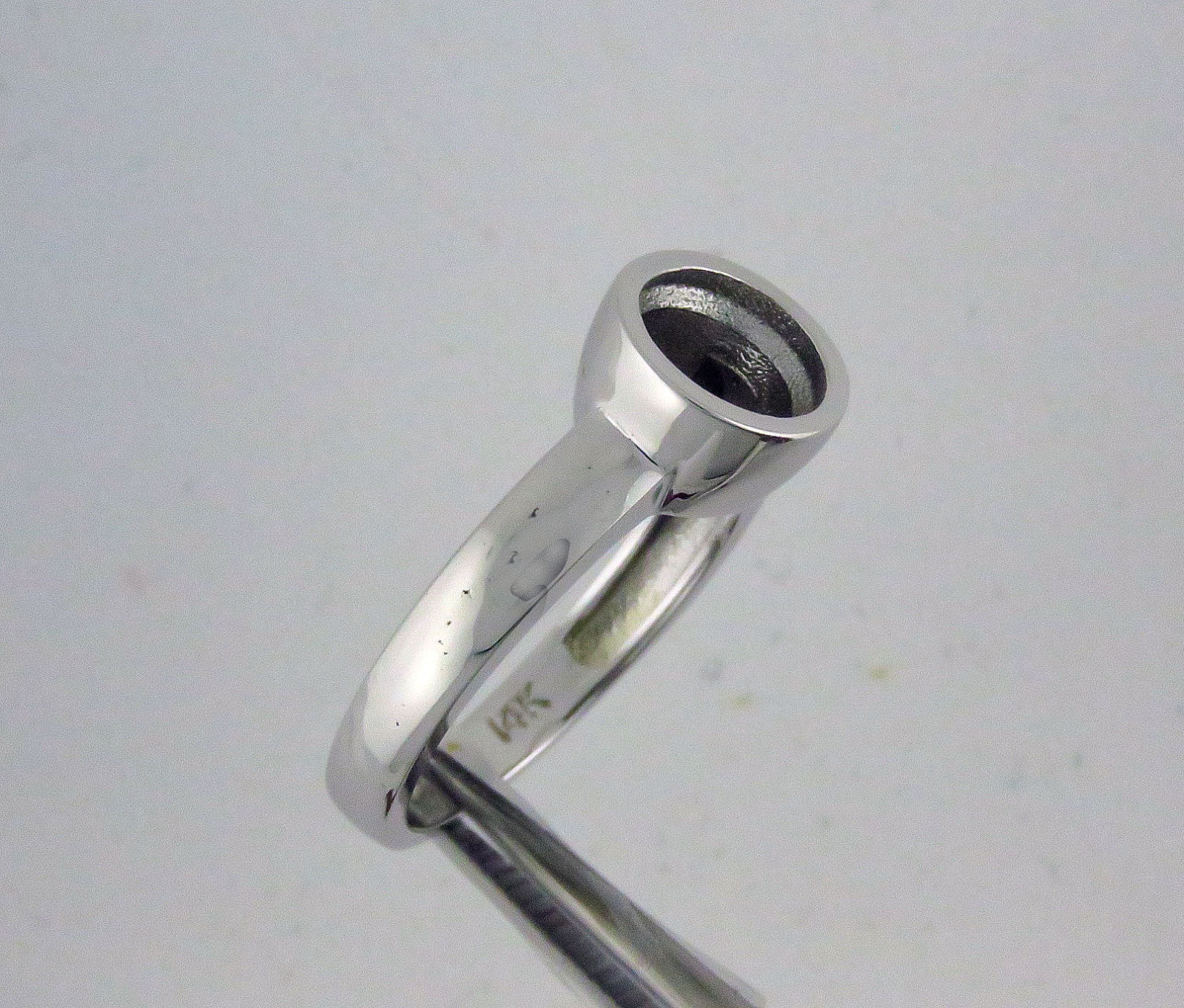 Full Bezel Ring For 1.5Carat 7.5mm Round Gem Stone 14k Solid white Gold