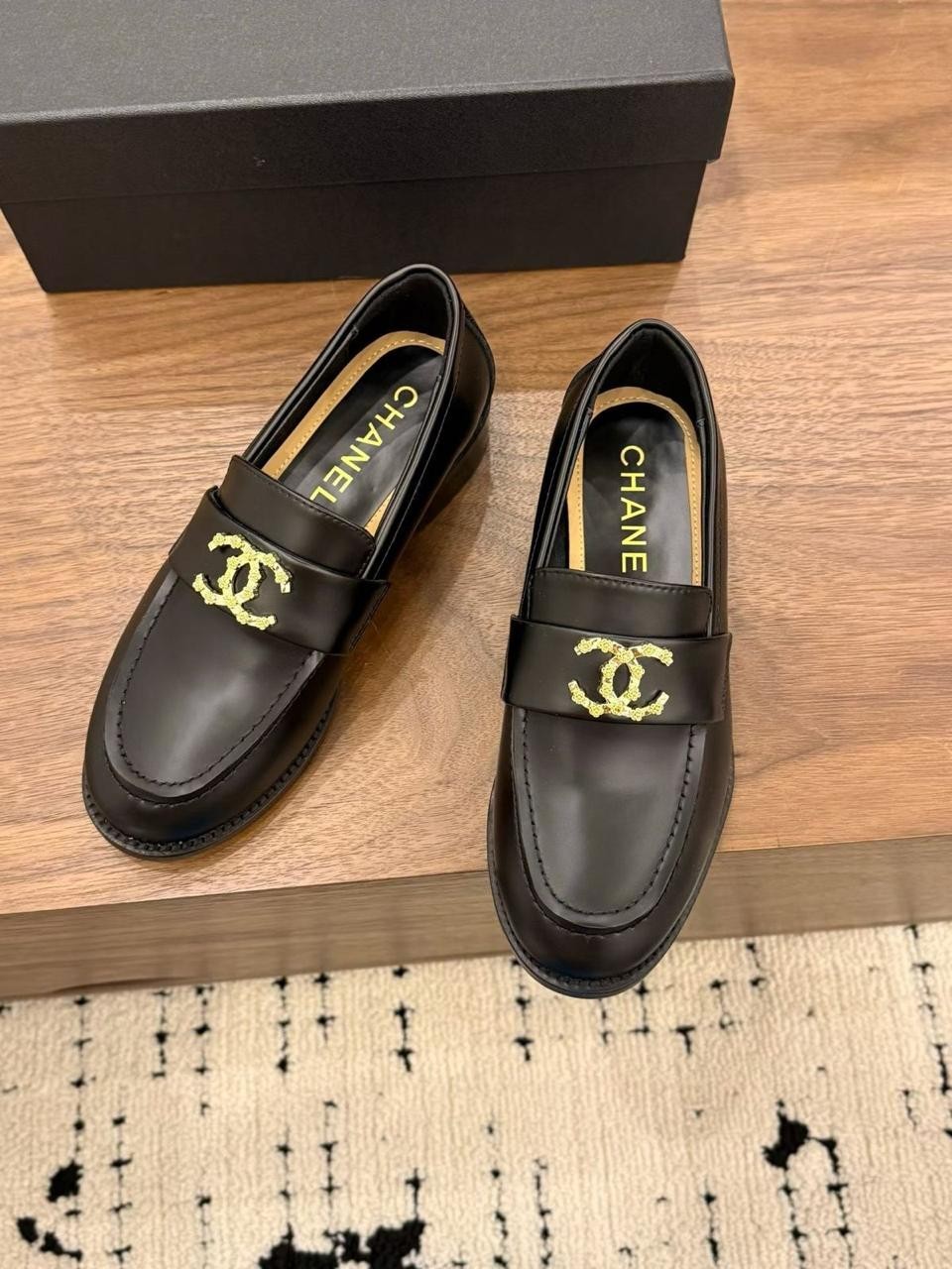 CHANEL CC loafers in black leather, size 38