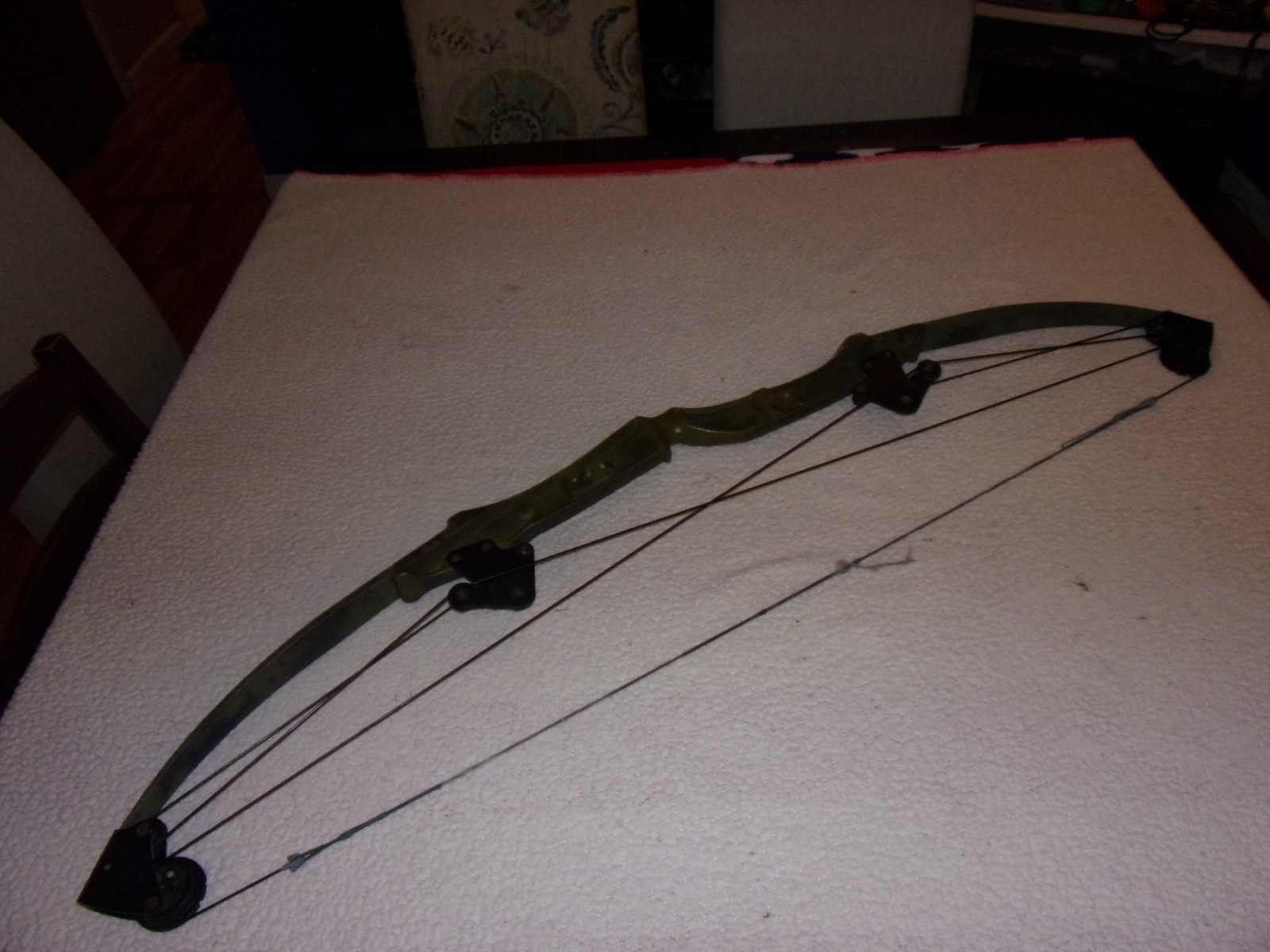 Vintage Bear Whitetail Hunter Green Camo Compound Bow