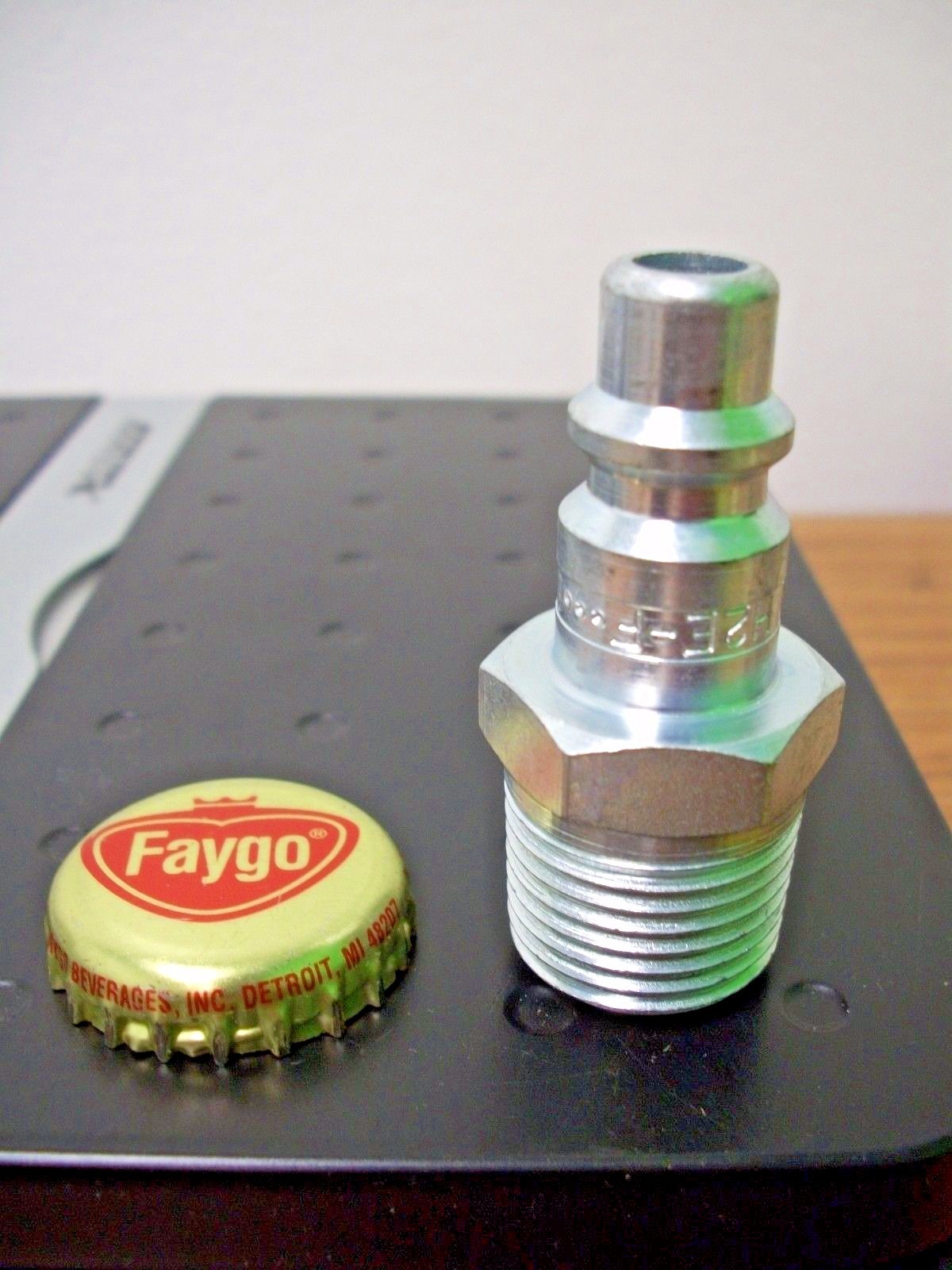 PARKER H2E-F Coupler Plug, Steel, MNPT, 1/2 In. Pipe Quick Disconnect male half