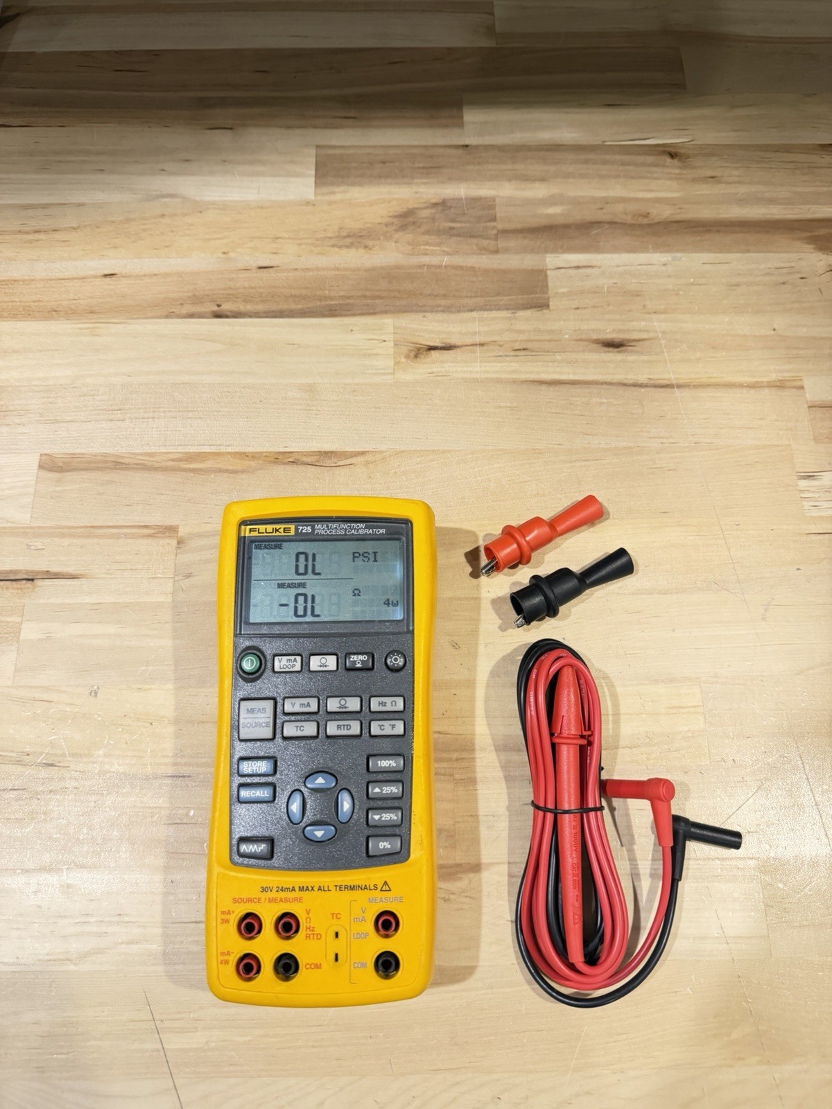 FLUKE 725 MULTIFUNCTION PROCESS CALIBRATOR W/ LEADS & CLIPS FREE SHIPPING TESTED