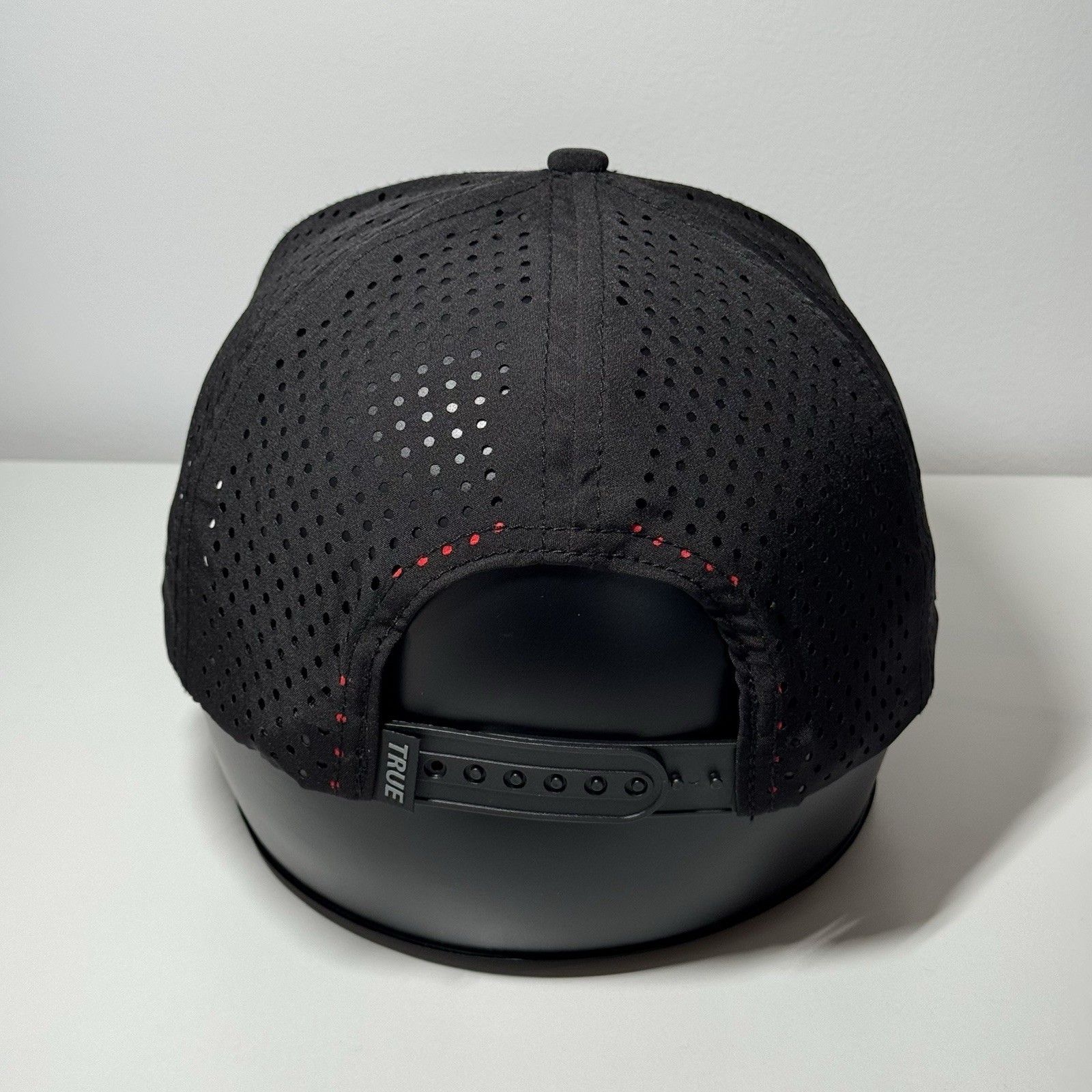 True Linkswear Golf Hat TRUE LUX TECH 5-Panel Snapback Tour Performance Cap