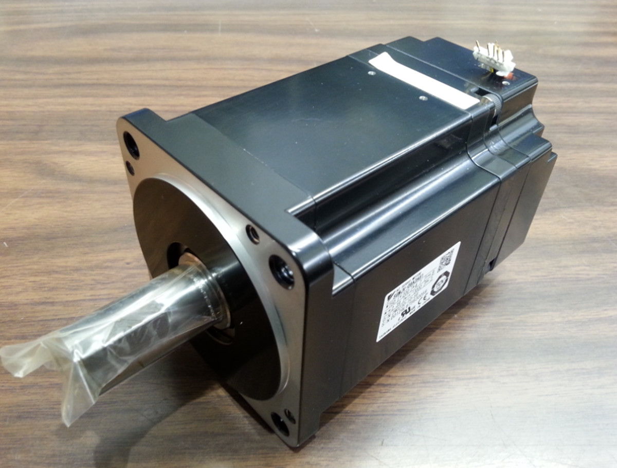 NEW YASKAWA SGMJV-A5A3A61 Servo Motor