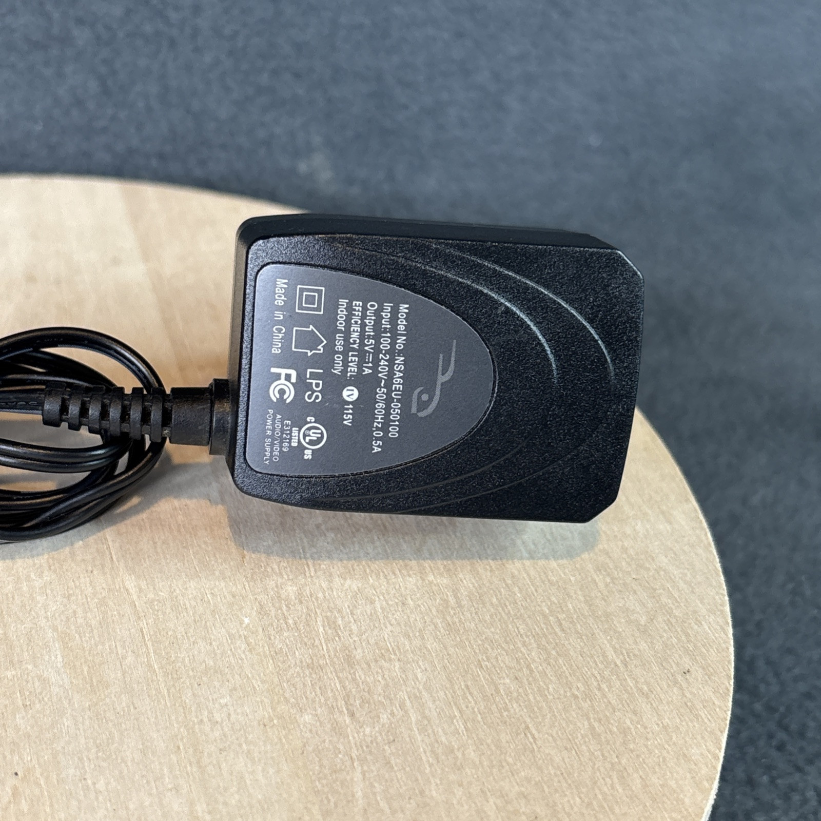 Rocketfish Wii & Wii U Remote Charge Dock with Rechargeable Battery Pack
