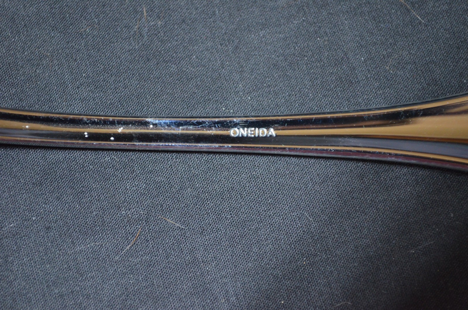 Oneida CAPELLO Stainless Pierced Millenium 2000 Years Pie Cake Server