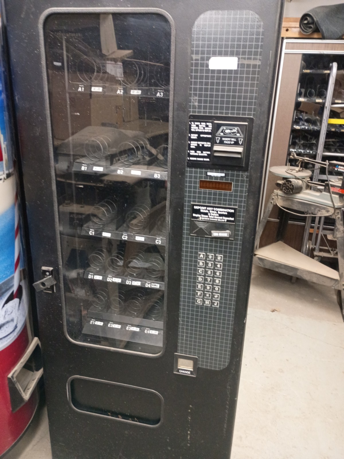 Glassfront Vendor /Can Drink Merchandiser 11
