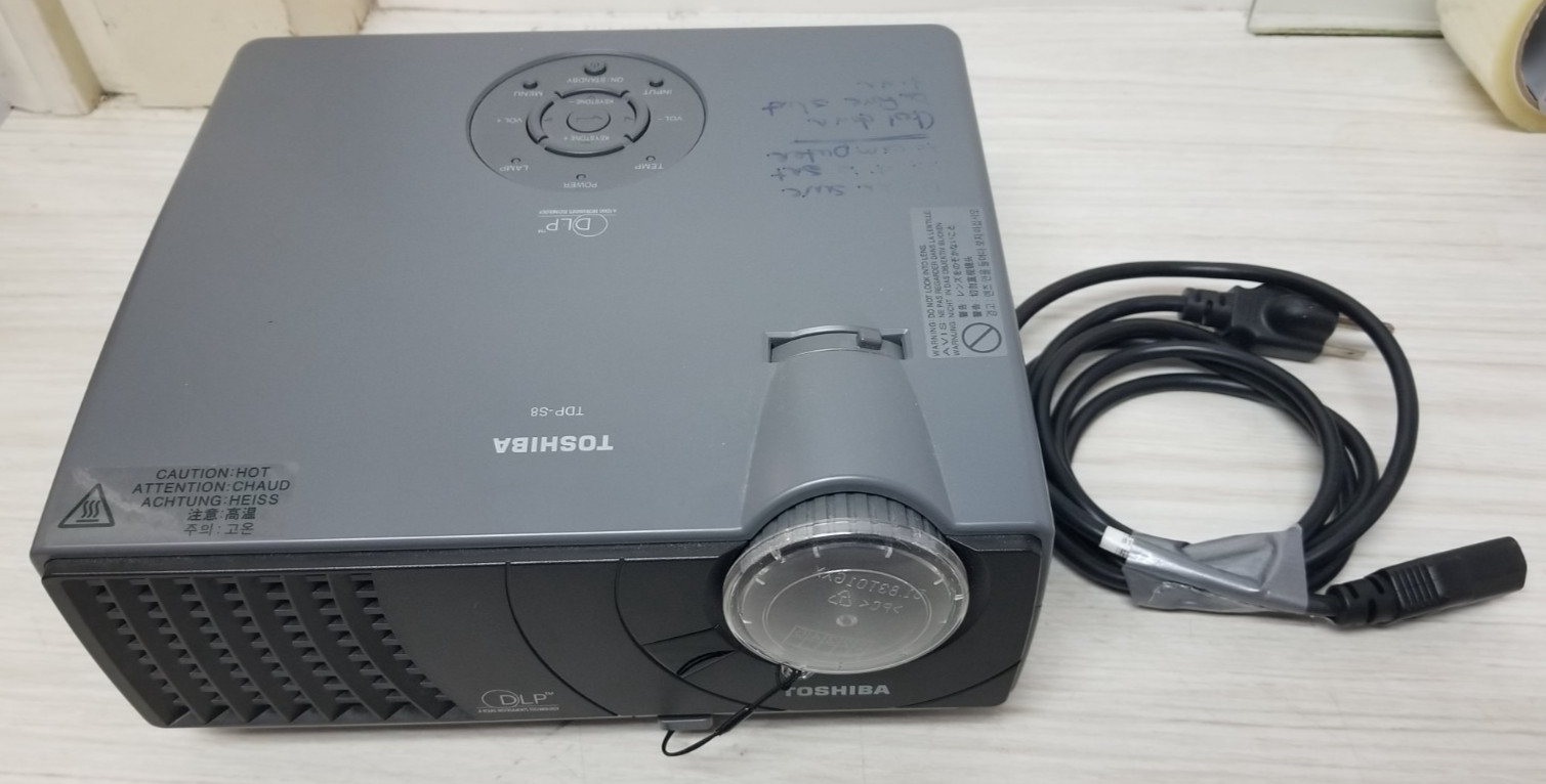 Toshiba TDP-S8 DLP Projector TESTED good K367 DEB R