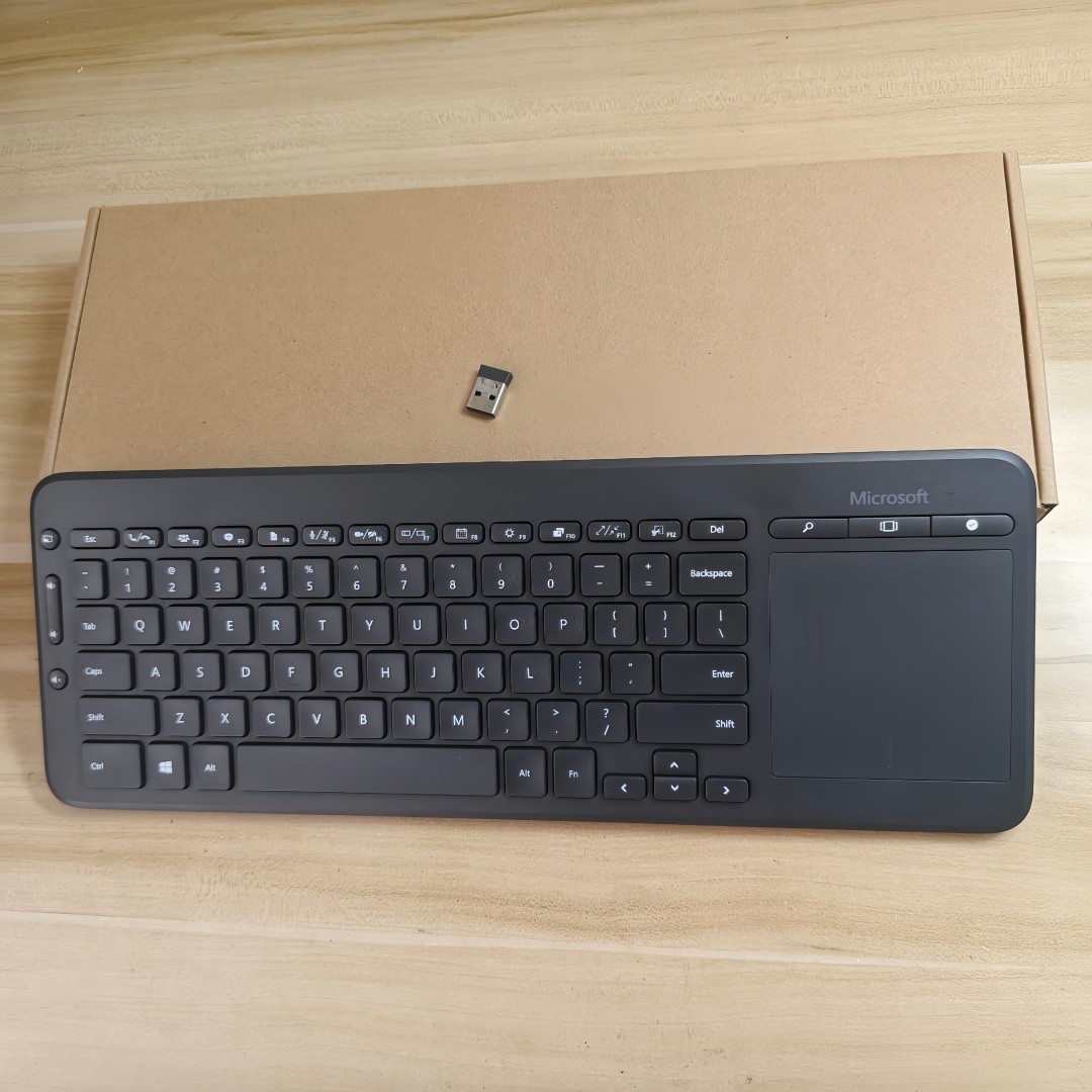 Microsoft Wireless Multimedia Keyboard All in One Media Multi Touch Pad 1632 USA
