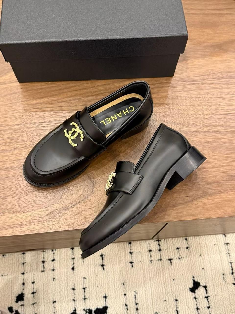 CHANEL CC loafers in black leather, size 38