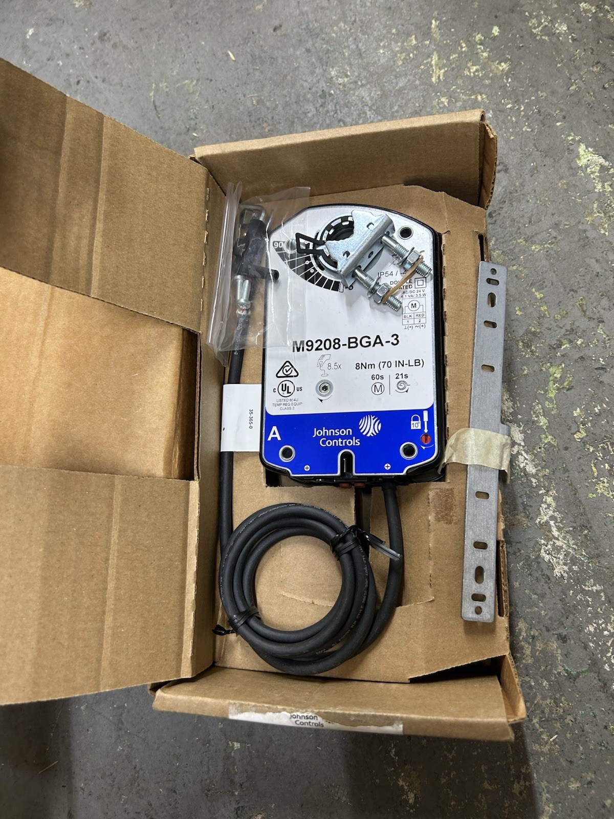 Johnson Controls M9208-BGA-3 M9208 24V On/Off Spring Return Actuator (70 lb-in)