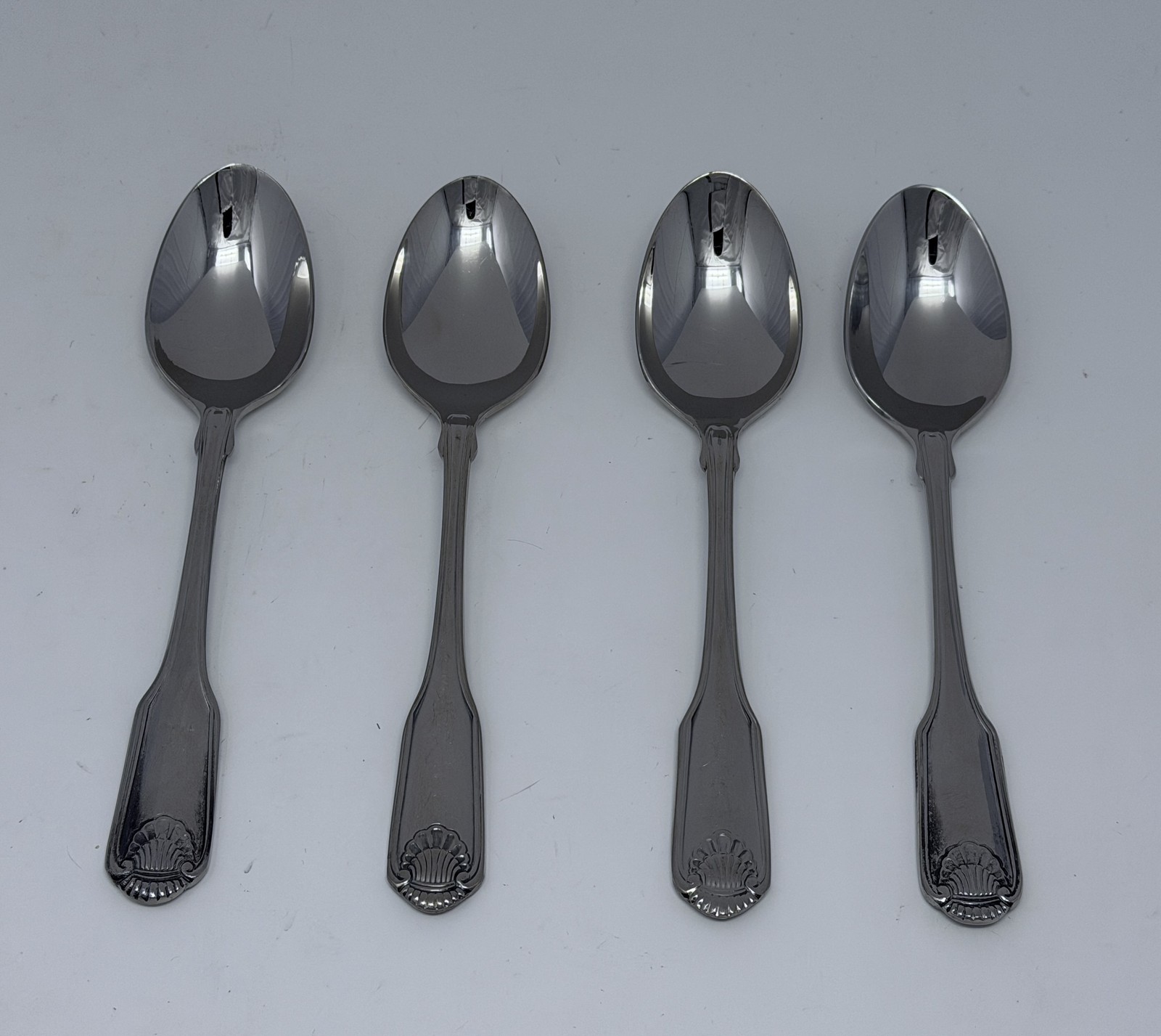 Oneida Classic Shell Set of 4 Dinner / Oval Bowl Soup Spoons 6 7/8"