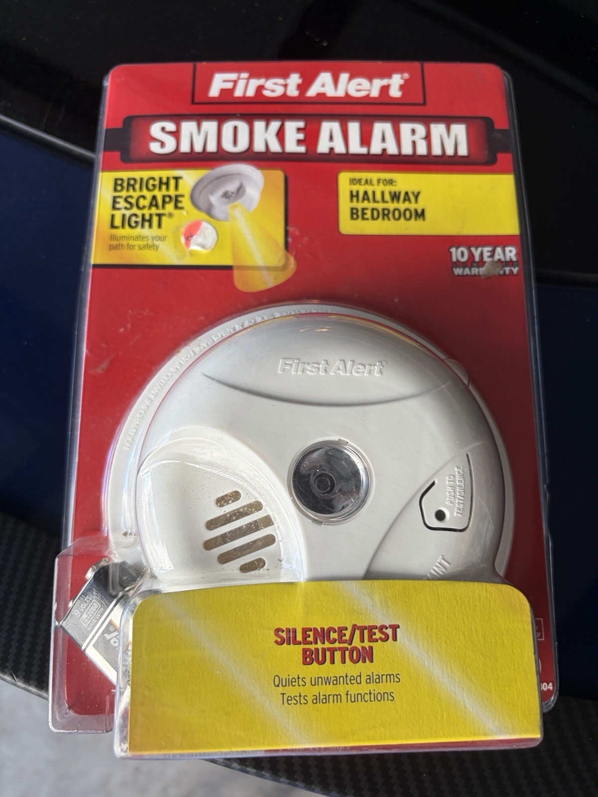 First Alert Smoke Alarm SA304 Escape Light & Silence Button 9V Battery 1039800