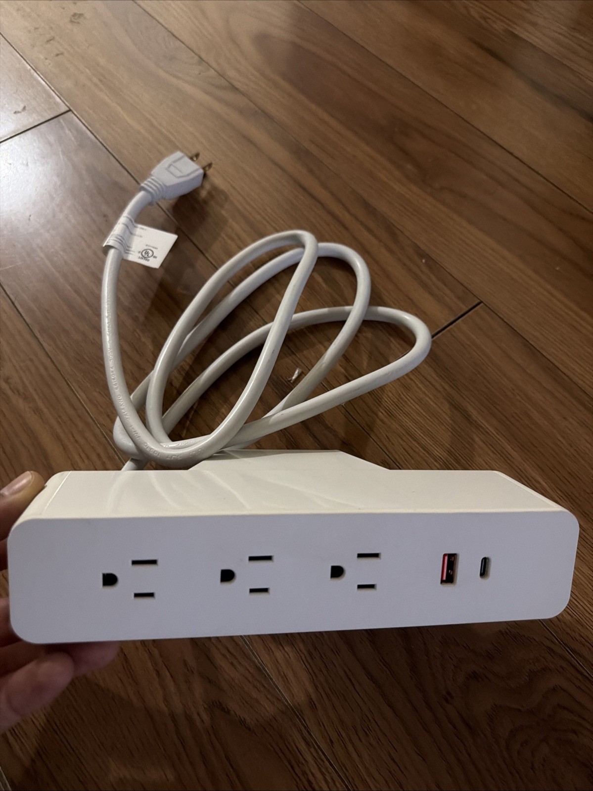 Omni Desktop Power Module 3 Duplex 1 USB Edge Clamp White E511049
