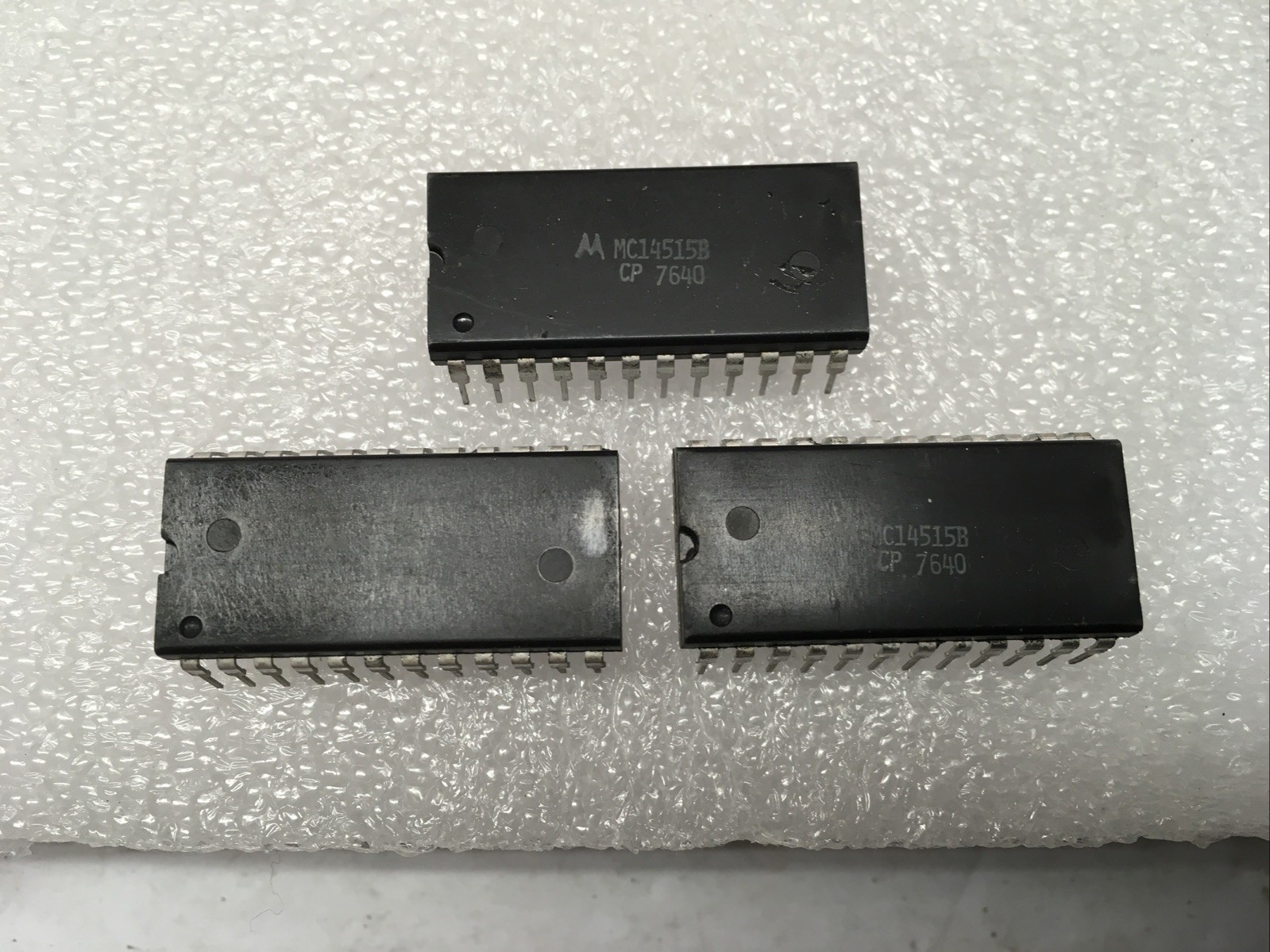 Motorola MC14515B 4-to-16 line decoders with latch Integrated Circuit LOT OF 3