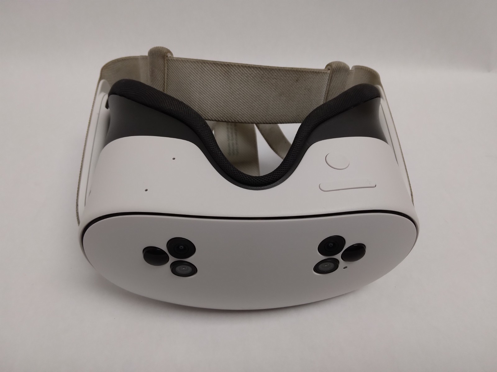 Meta Quest 3 128GB VR Headset White with Controllers and Charger