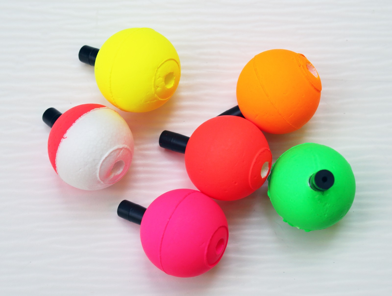 LOT OF 10 COMAL TACKLE 1.25" Round Peg Floats Fishing Rigging Tackle Mix Colors