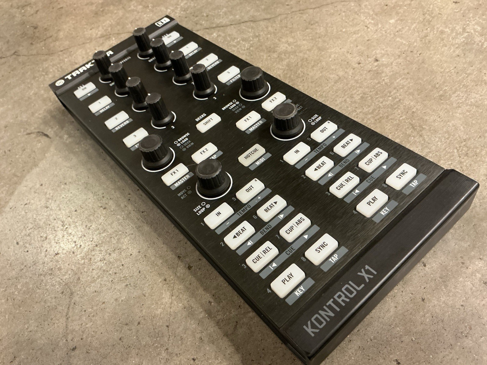 Native Instruments Traktor Kontrol X1 DJ Decks Effects Controller TESTED #CM7