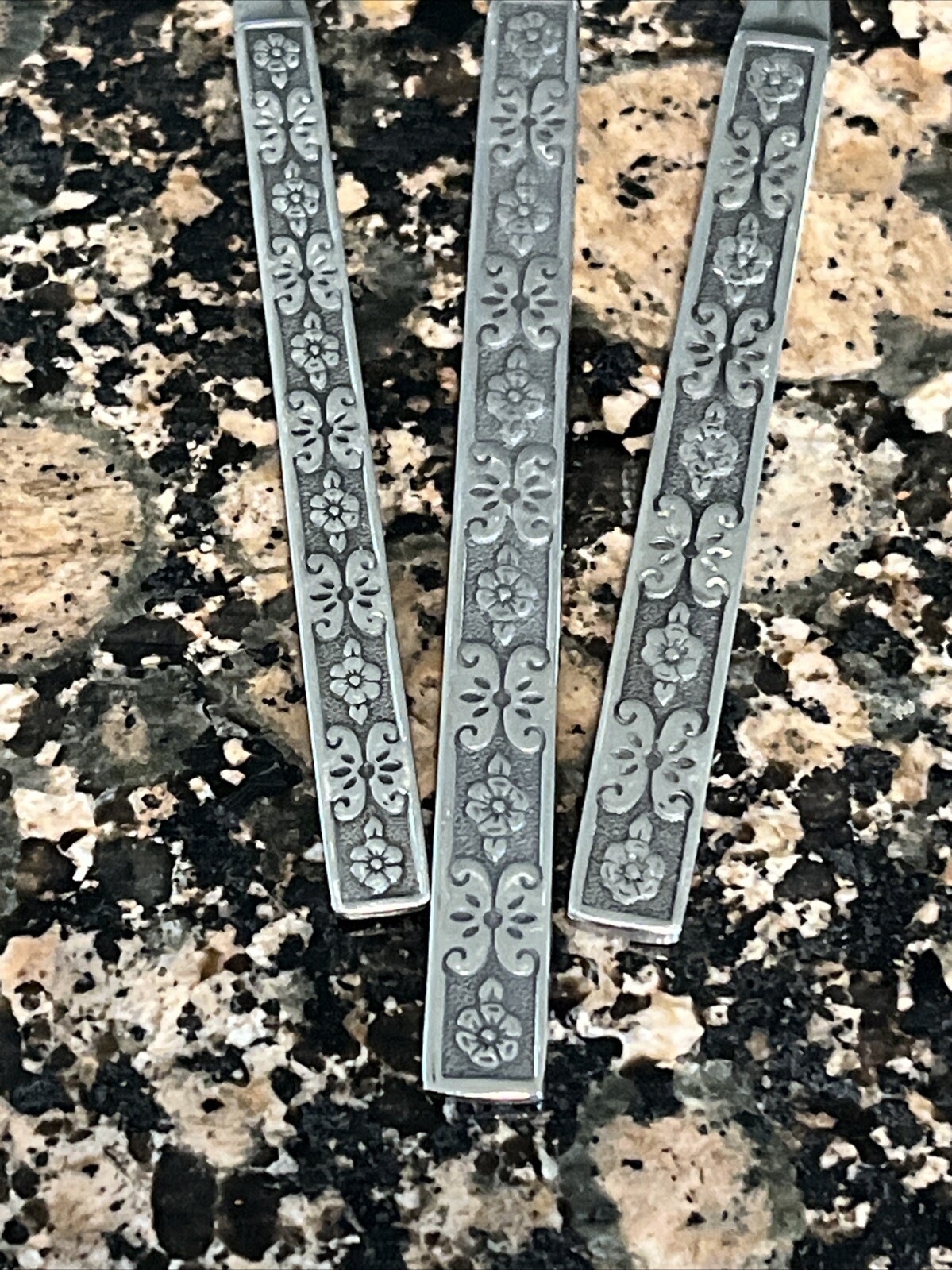 Oneida CAPRI Stainless Distinction DELUXE Black Accent YOUR CHOICE Flatware