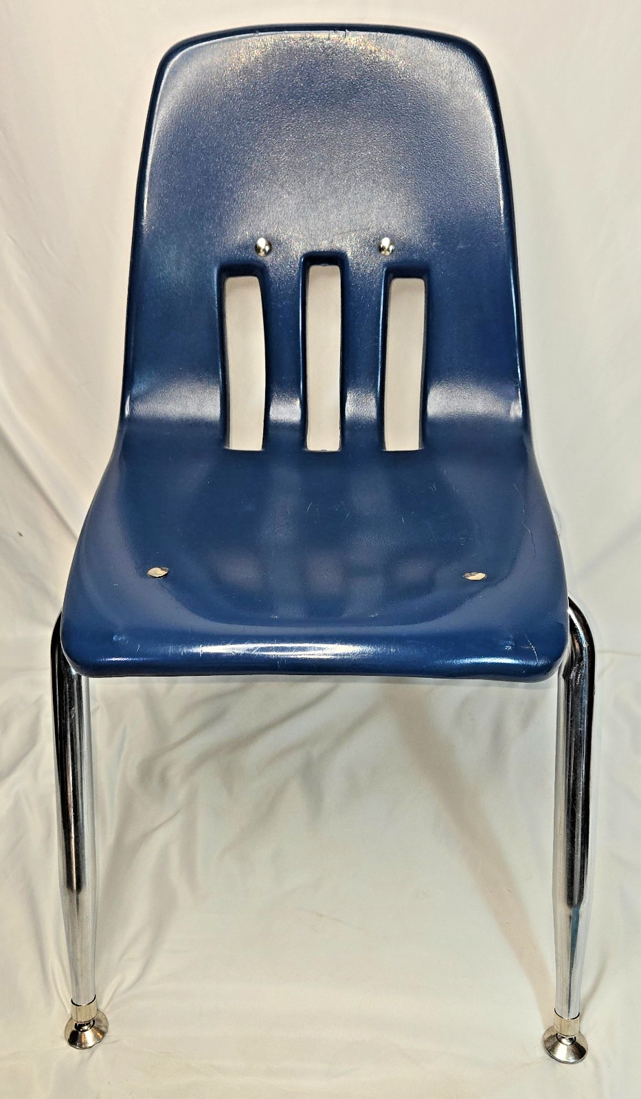 Virco Blue Student Plastic Chair 9000-14 Kindergarden-2nd Grade 22" H x 17" W