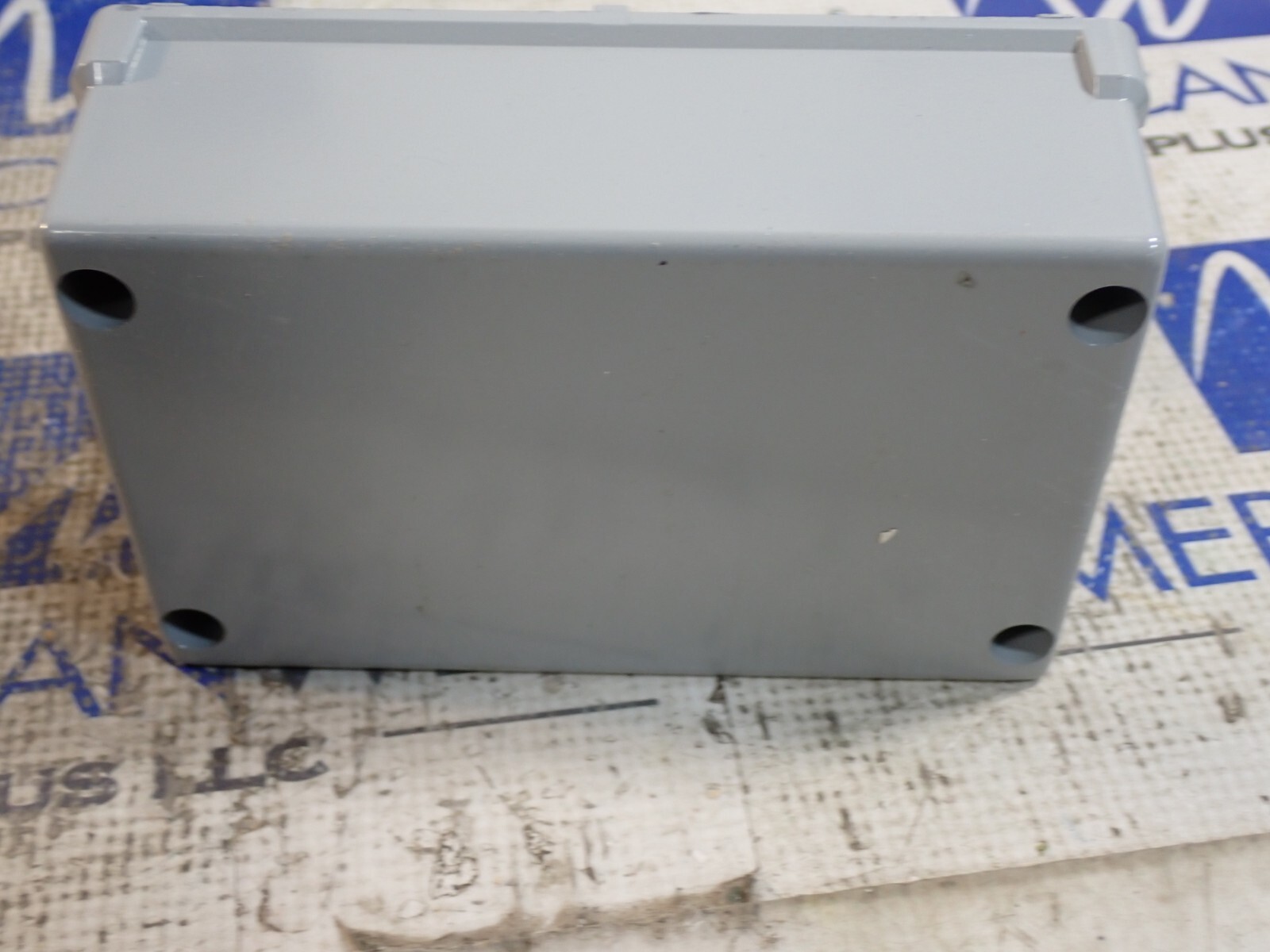 New Surplus Cutler Hammer 10250T E34 2 Hole Pushbutton Control Station Enclosure