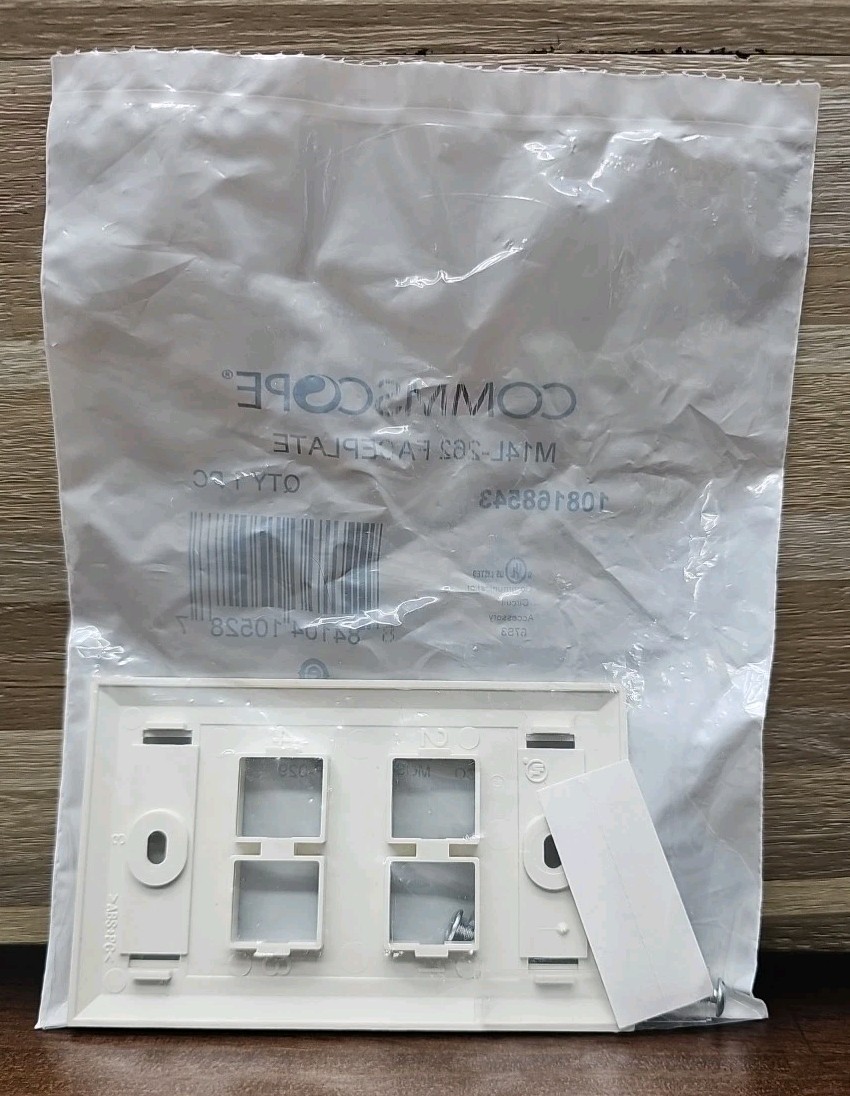 CommScope M14L-262 White Faceplate 4-Port