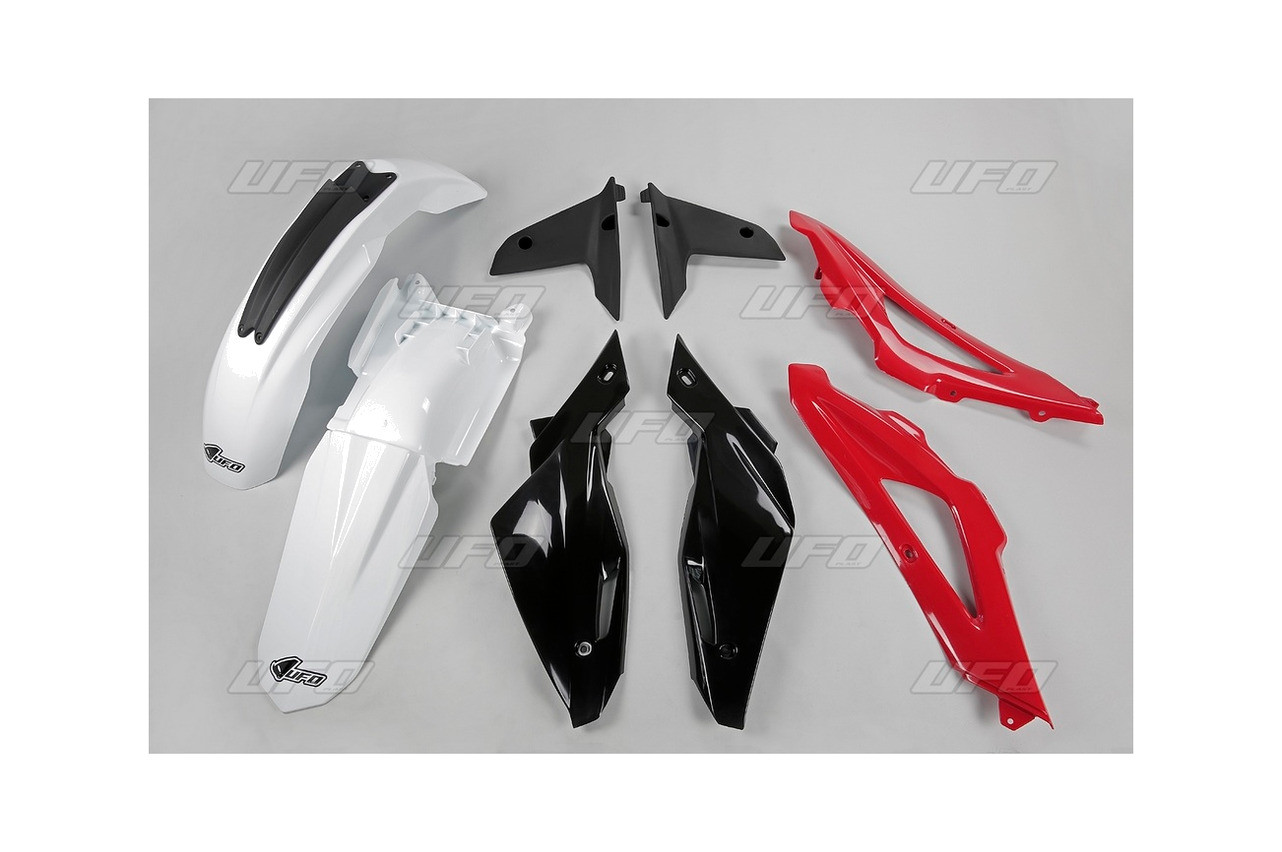 UFO Complete Plastic Kit Color Original