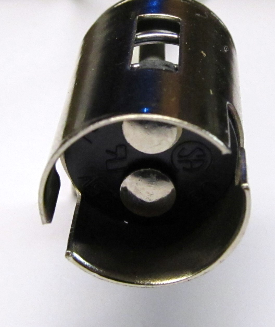 Bayonet Bulb Socket, BA15d base (1076, 1176 etc.), 1-hole L-Flange (parallel)