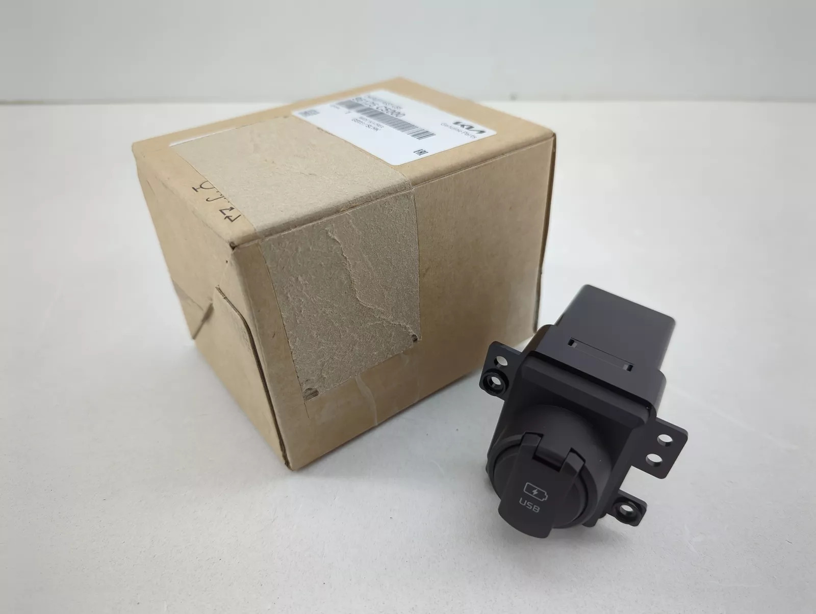 New OEM Kia USB Port Charger 2016-2022 Optima Sorento Sportage 96125-C5000