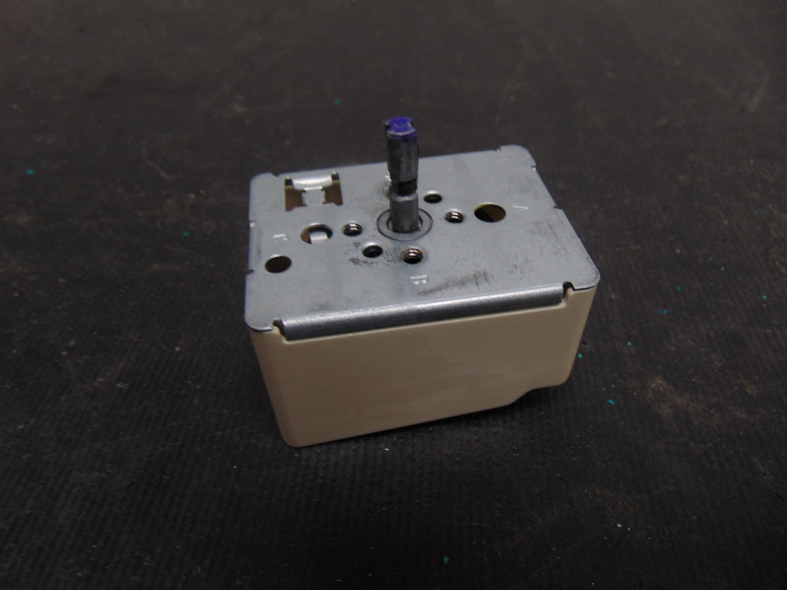 GE Range JBS160DM5BB Surface Element Control Switch 1250W WB24T10022