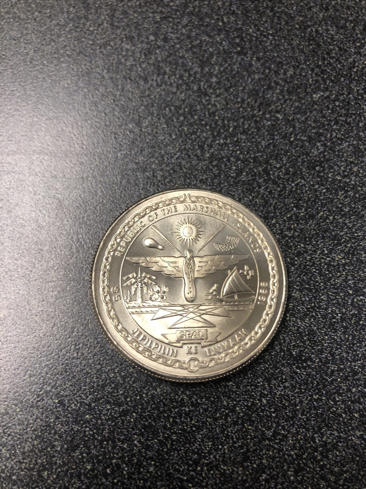 1988 $5 SPACE SHUTTLE DISCOVERY MARSHALL ISLANDS COMMEMORATIVE COIN