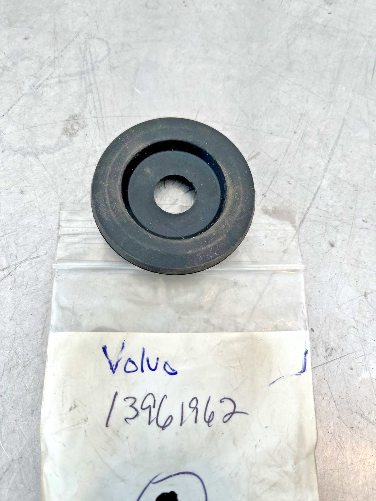 13961962  Genuine OEM  Volvo  PROTECTING BUSHING  VOE13961962  Ingersoll Rand