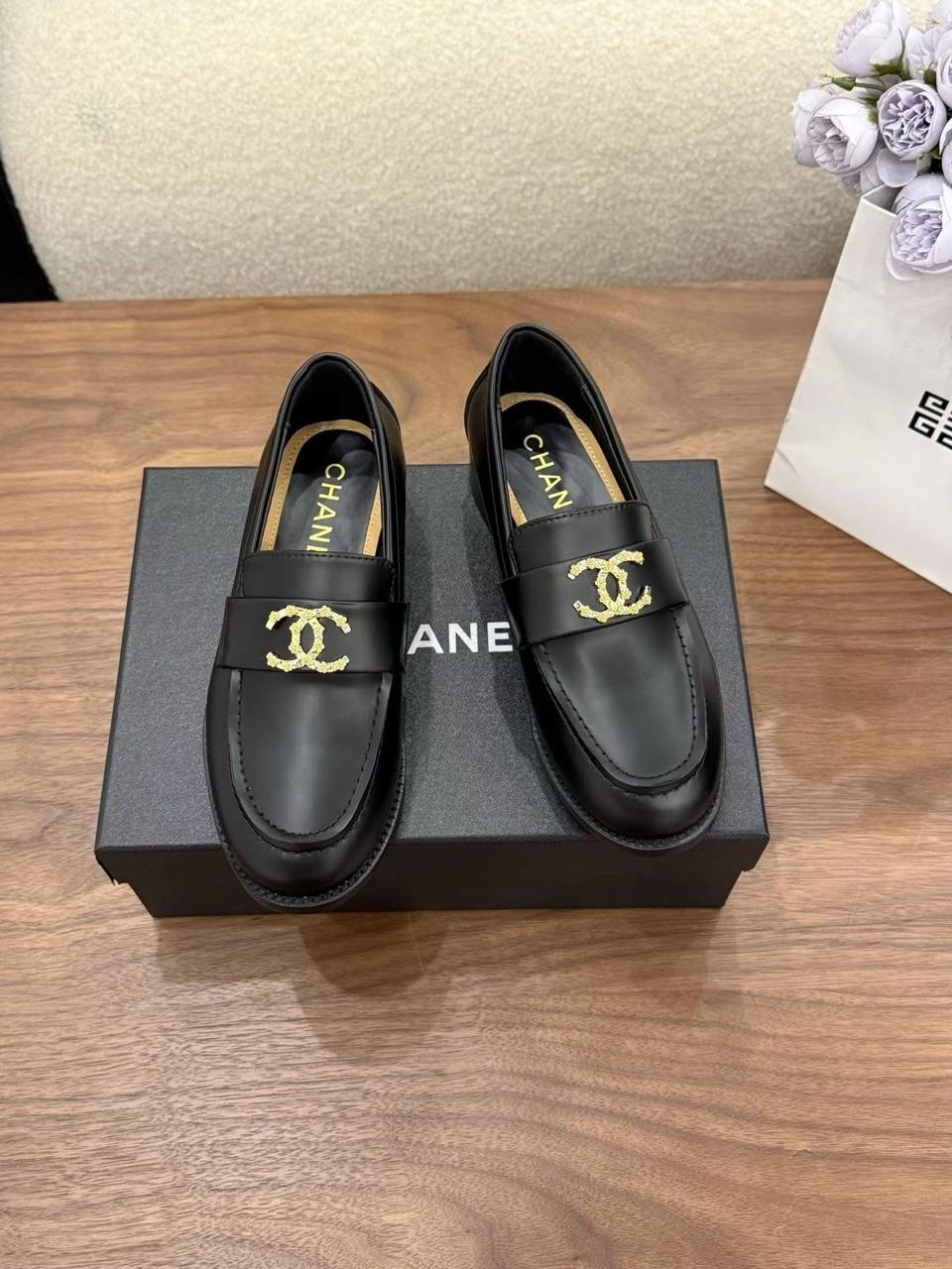 CHANEL CC loafers in black leather, size 38