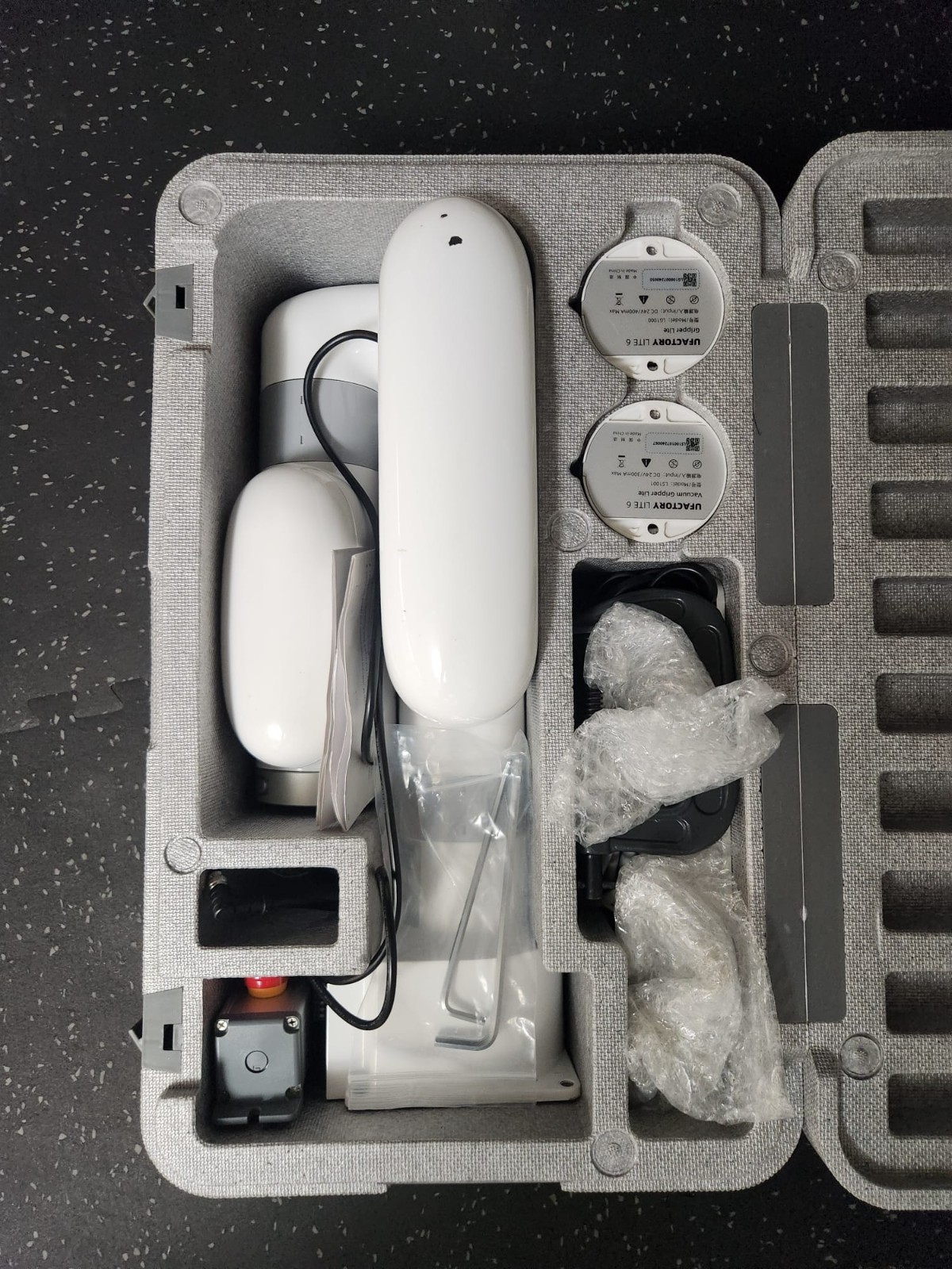 UFACTORY Lite 6 LI10 6-Axis Robot Arm Kit 440mm w/ Grippers Case