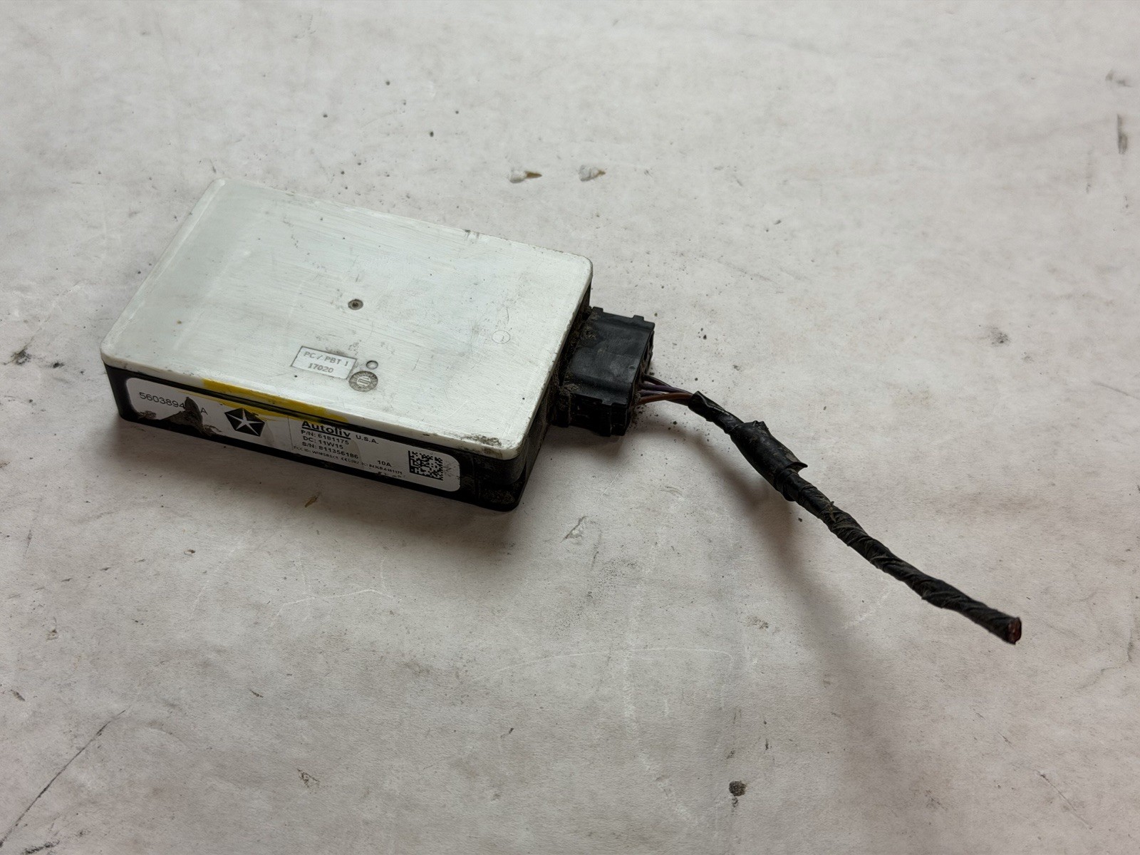 2011-2013 CHRYSLER DODGE JEEP BLIND SPOT DETECTION RADAR SENSOR 56038942AA OEM