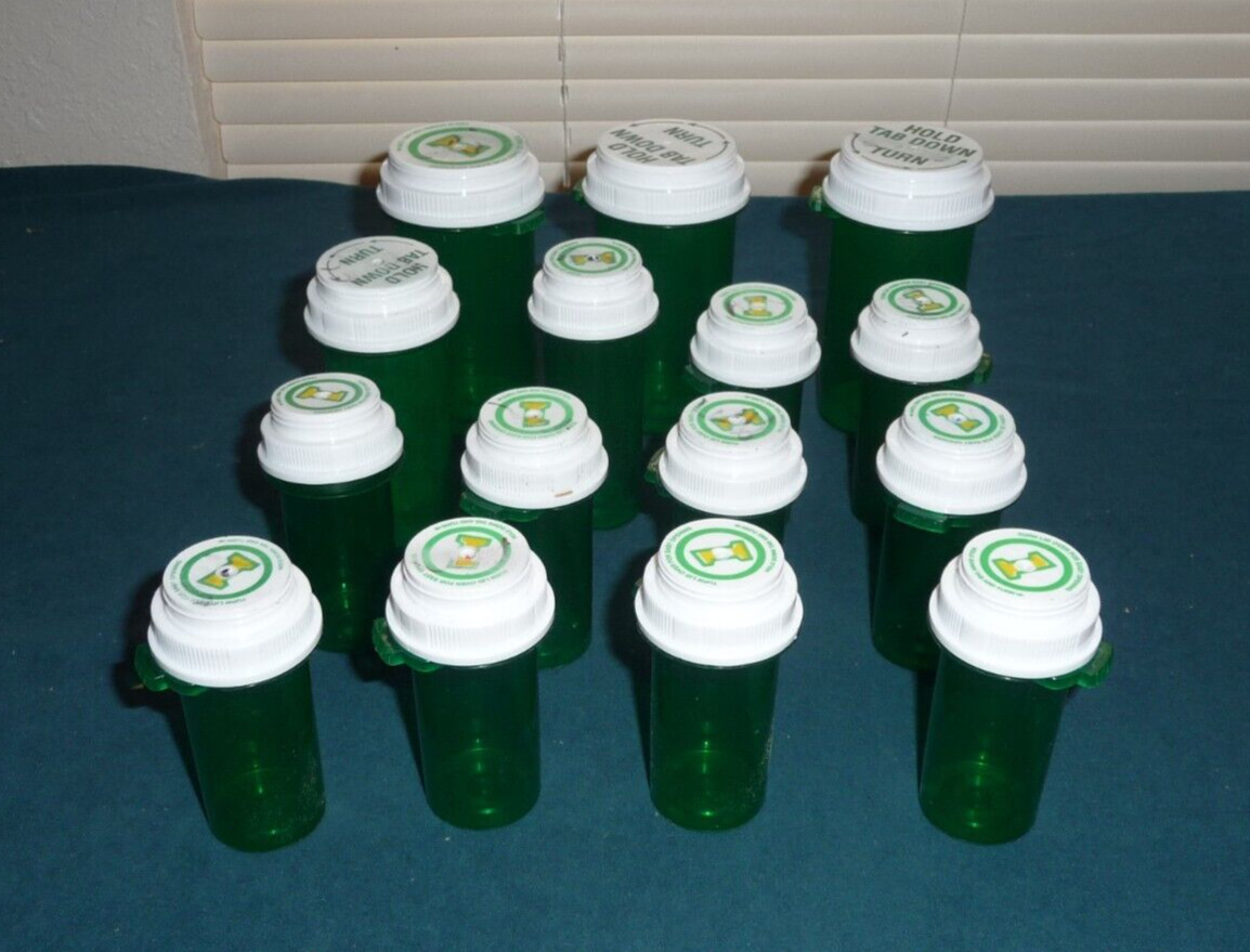 Lot Of 15 Empty Plastic PM-10, 13, 20,40 Pill Bottles  Green Hobby & Crafts