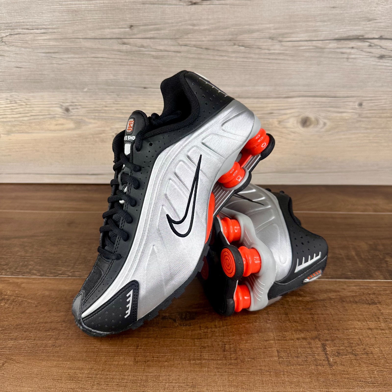 Nike Shox R4 2025 OG GS Size 6Y Metallic Silver Black Picante Red CW2626 005