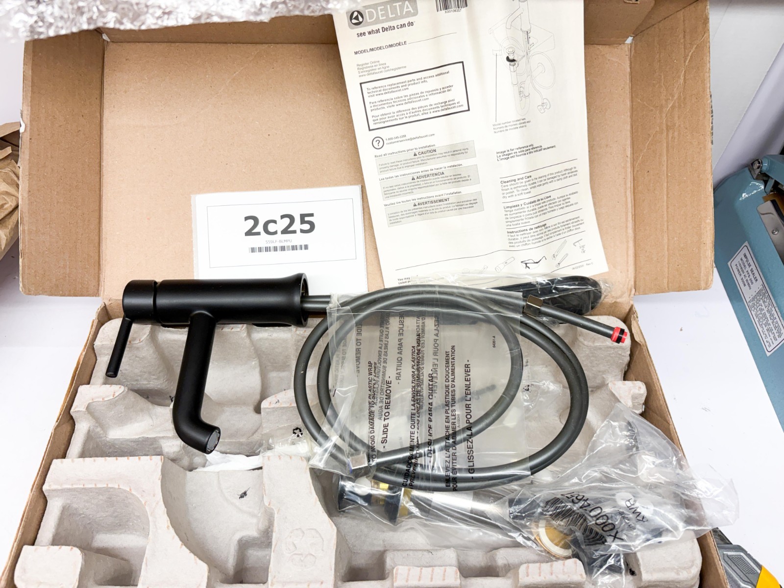Delta 559LF-BLMPU Trinsic Bathroom one hole Faucet in Matte Black w/Drain