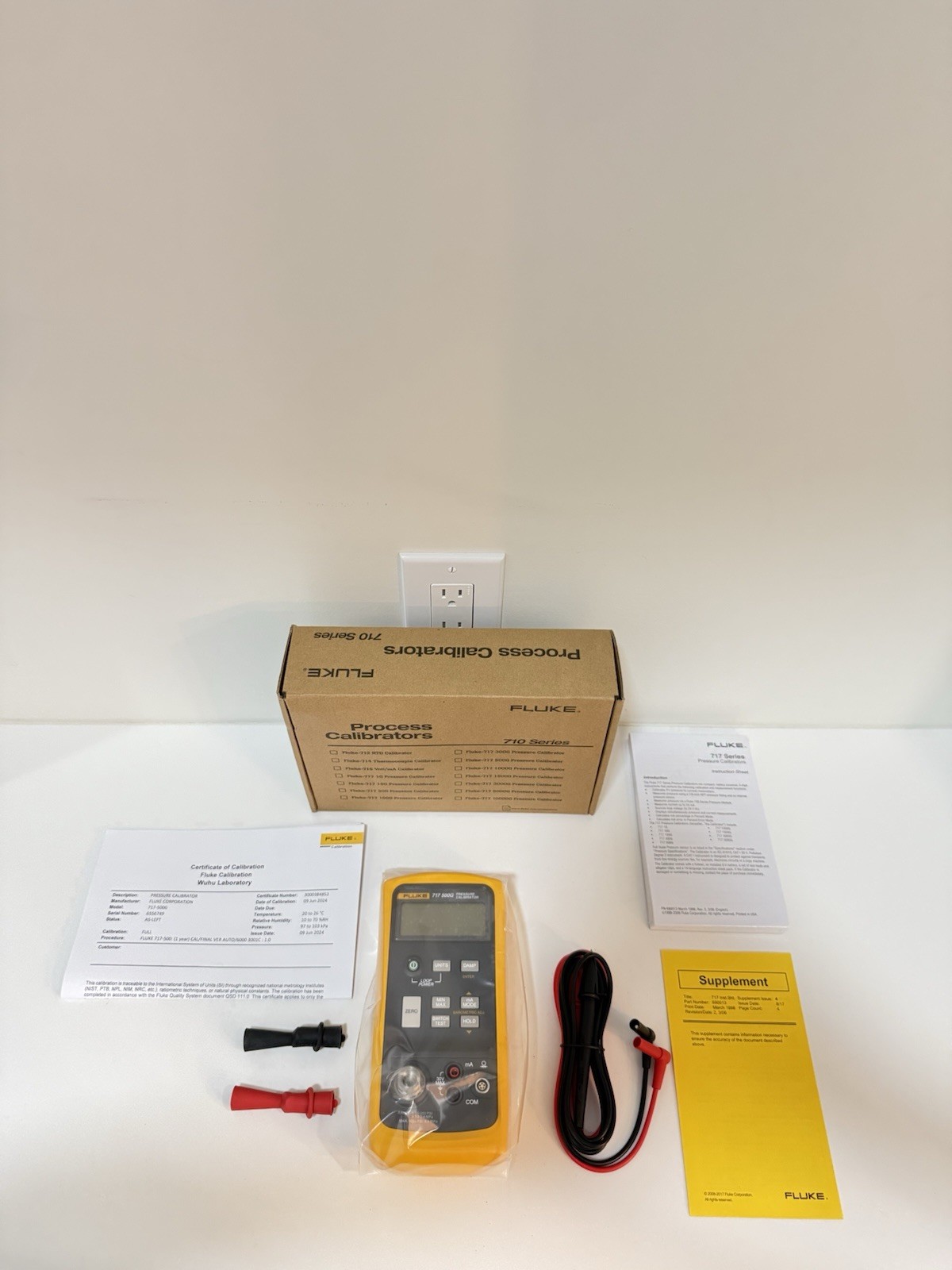 FLUKE 717 500G PRESSURE CALIBRATOR CALIBRATED 2024 /