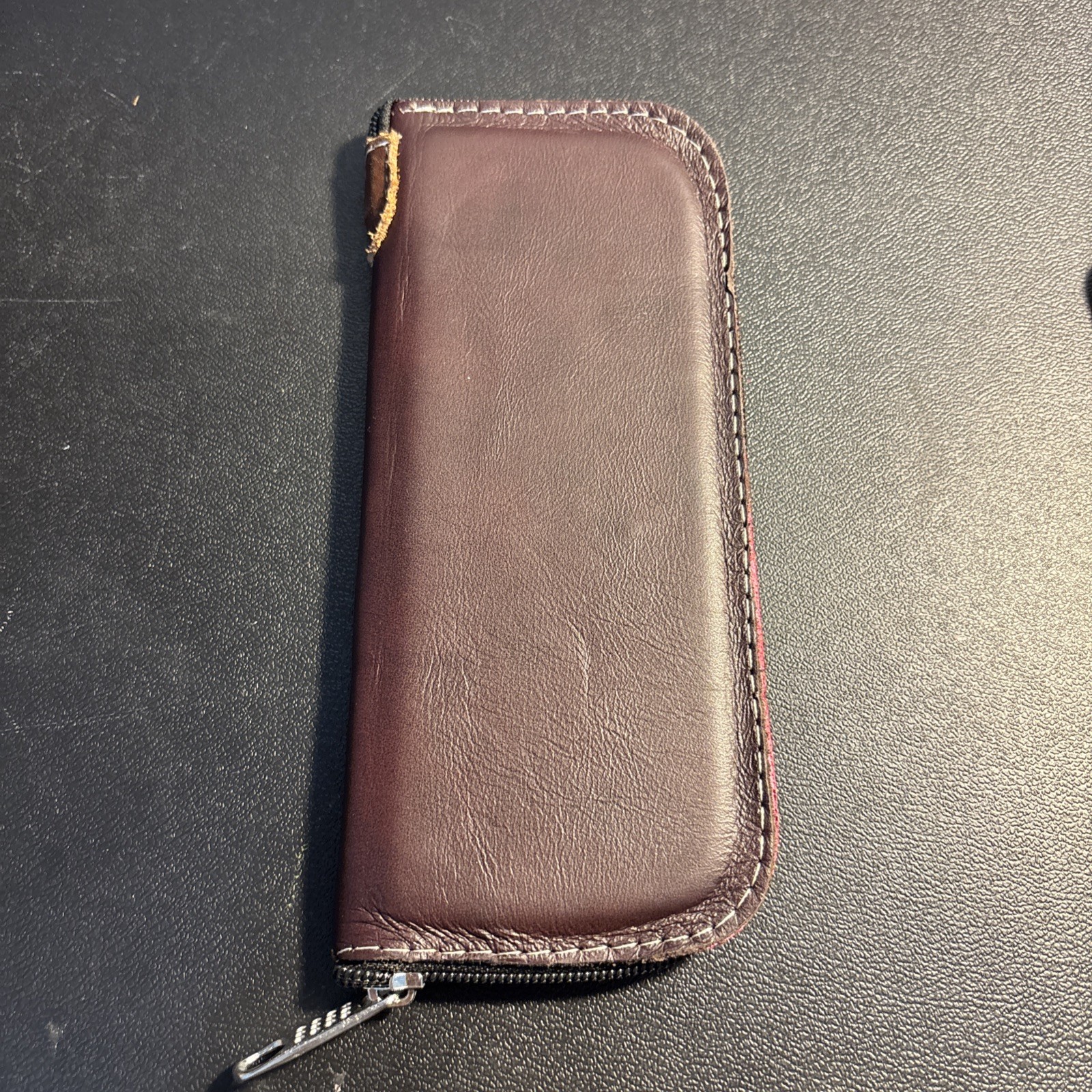 Cartera para gallos de cuero con himan