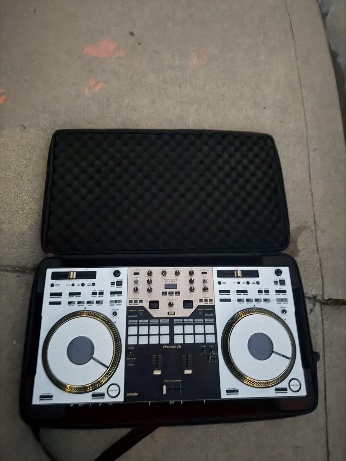Pioneer DJ DDJ-REV7-N Professional DJ Controller - Limited Edition Gold