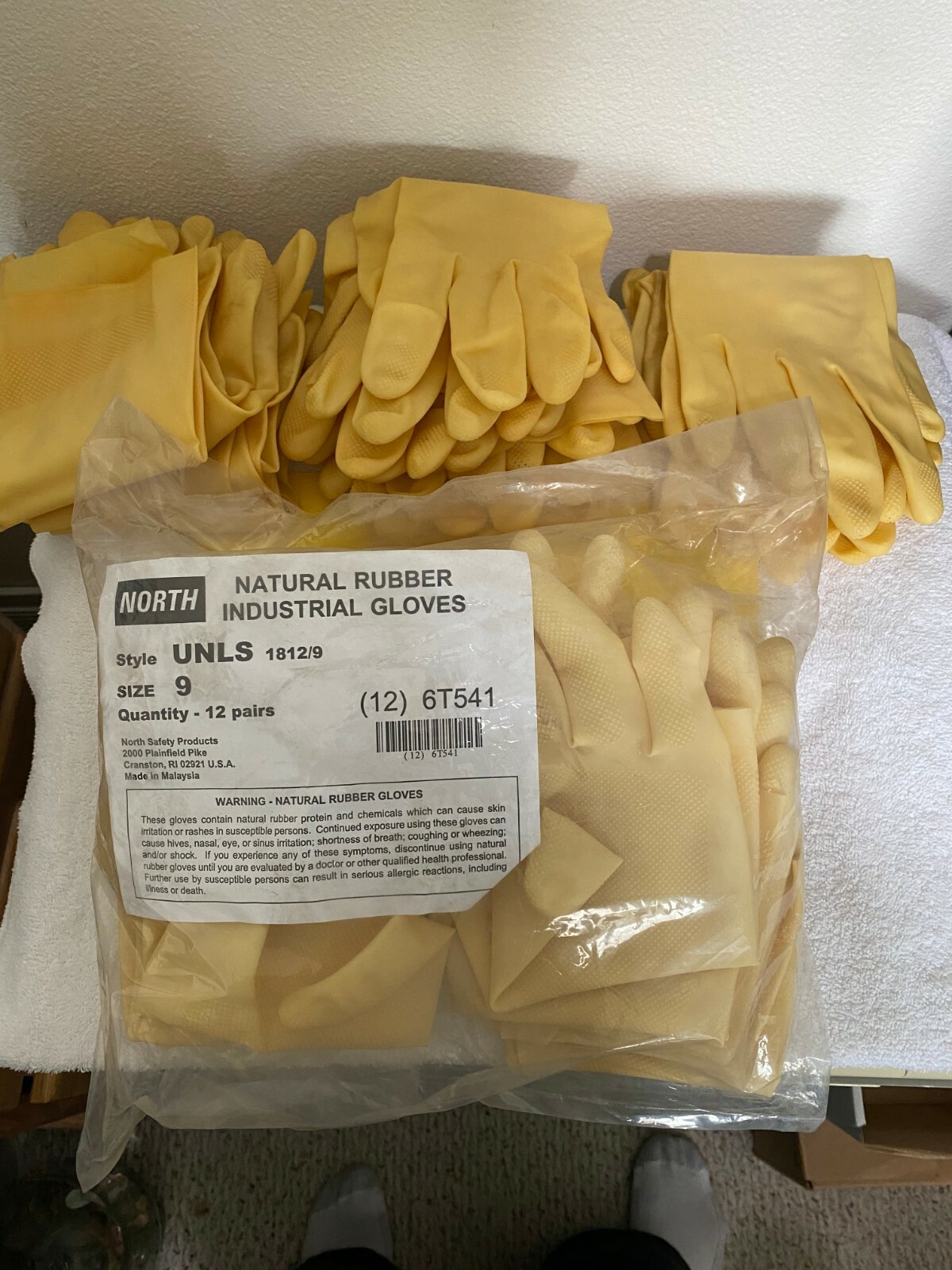 NORTH NATURAL RUBBER INDUSTRIAL GLOVES, UNLS 1812/9 SIZE 9 NEW LOT OF 25